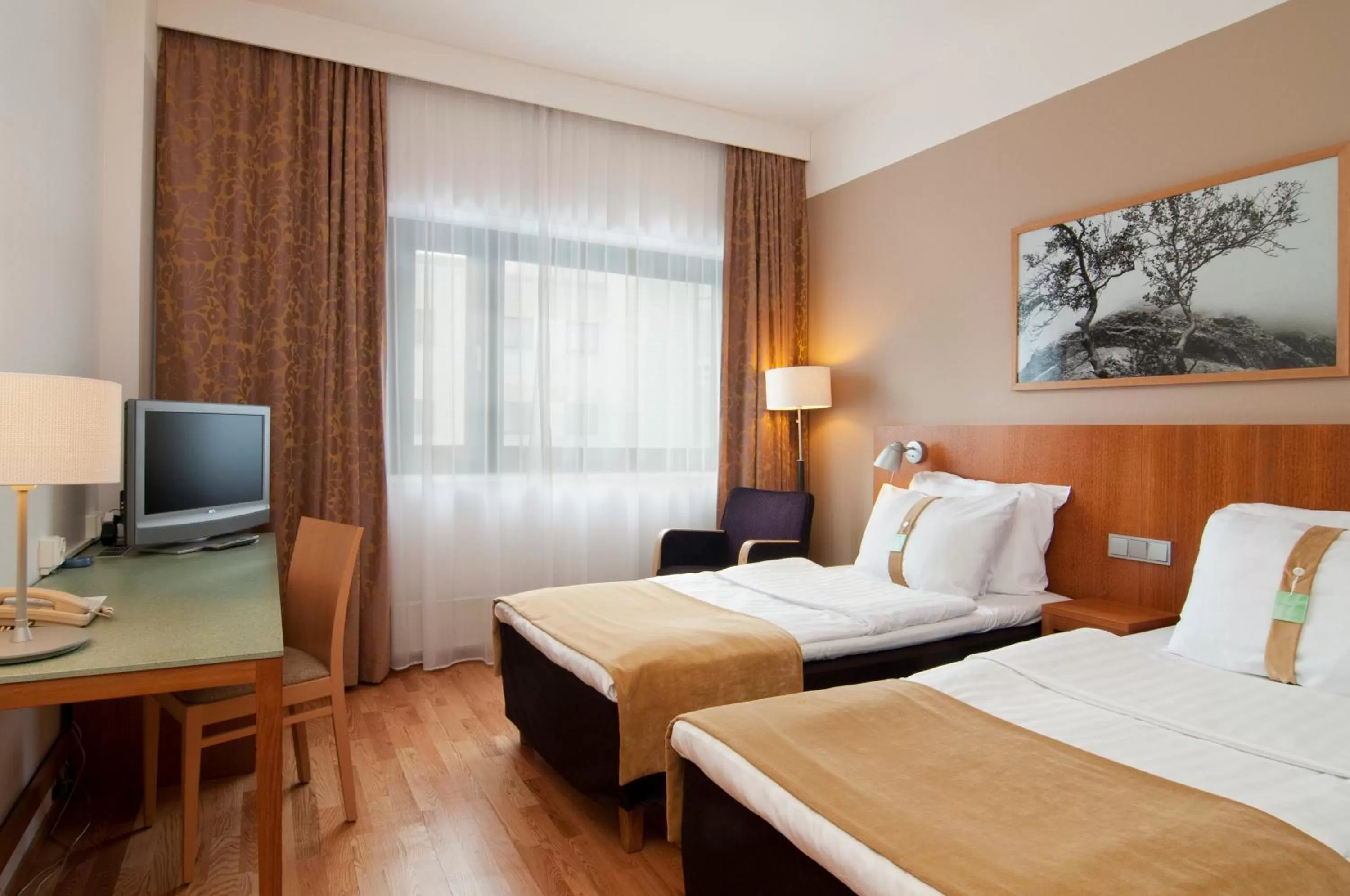 Photo of the whole room, Bed in Holiday Inn Helsinki-Vantaa Airport by IHG