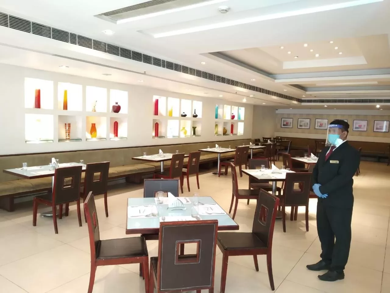 Restaurant/places to eat in Hampshire Plaza