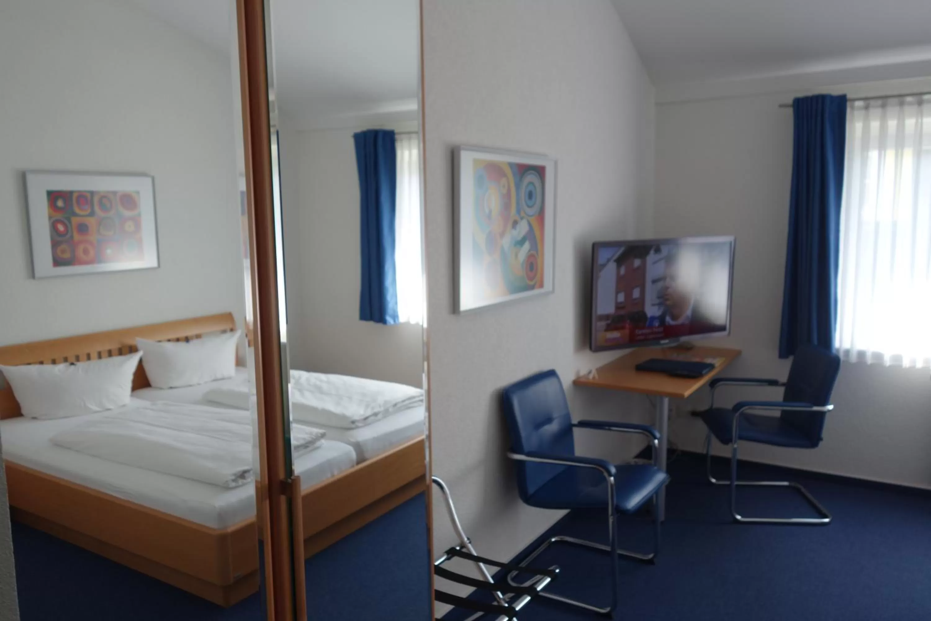 Day, TV/Entertainment Center in Hotel Gästehaus Linden