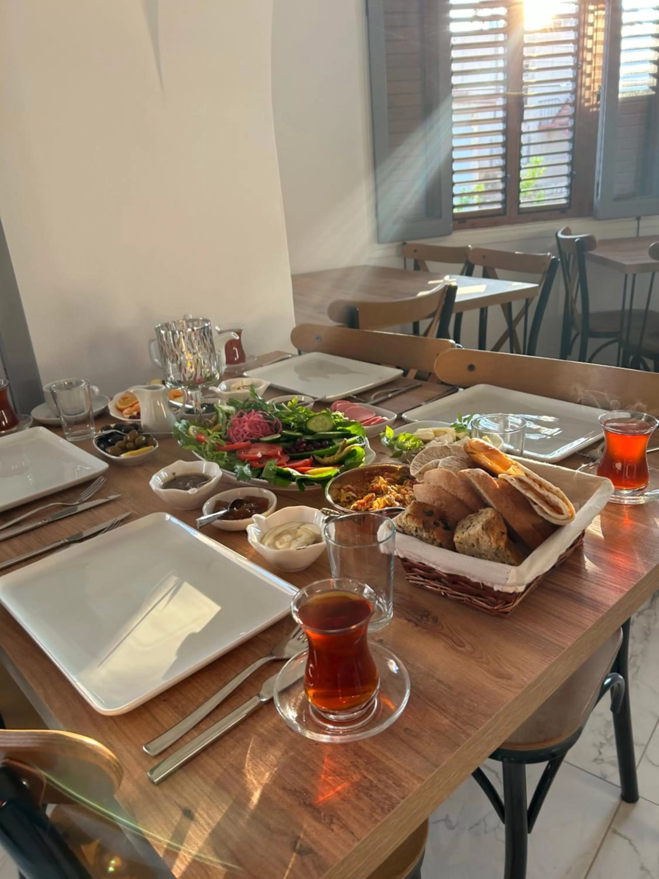 Restaurant/Places to Eat in Royal Goddess Guest House, Walled City