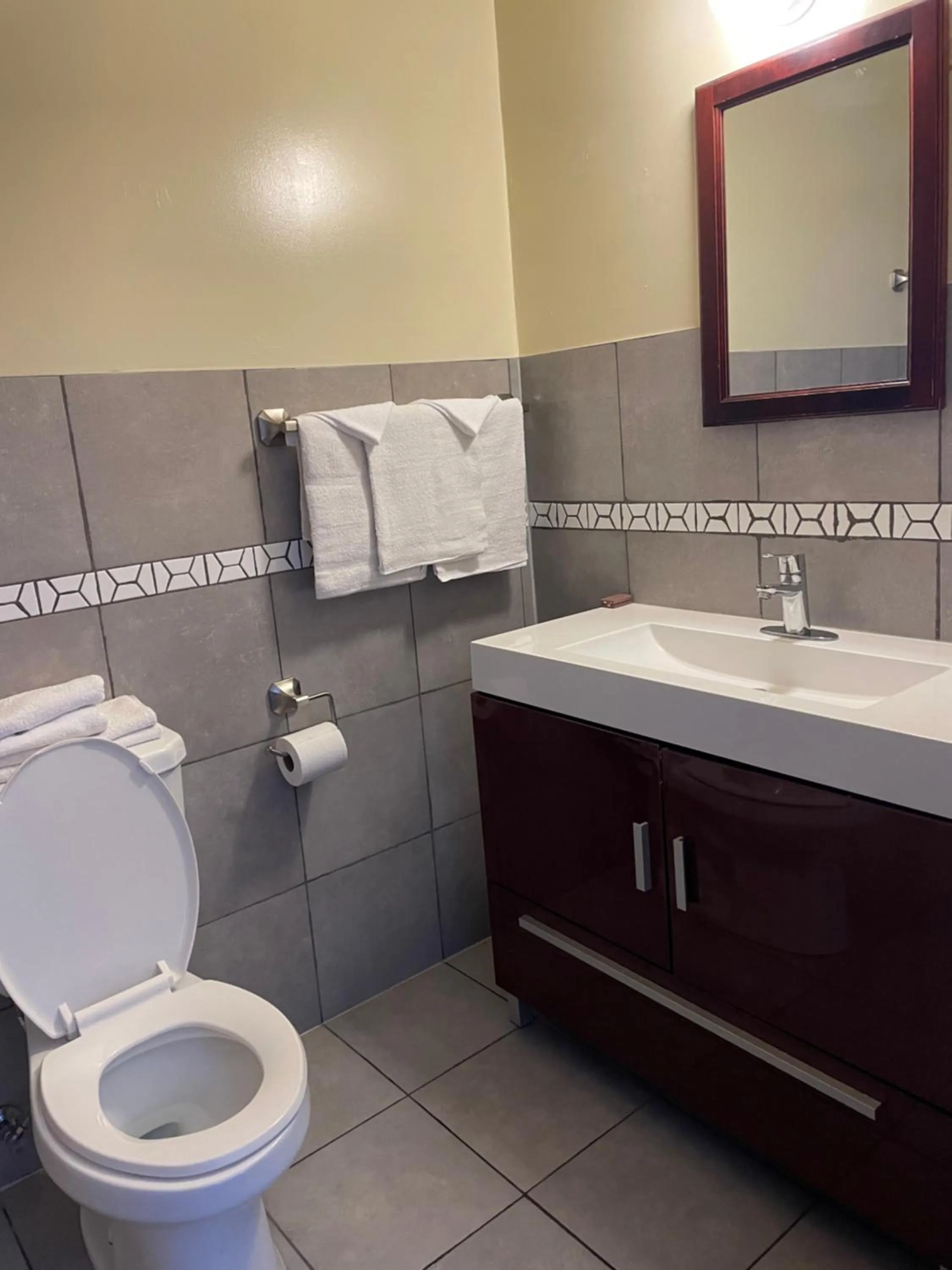 Scottish Inn Near the Falls and Casino