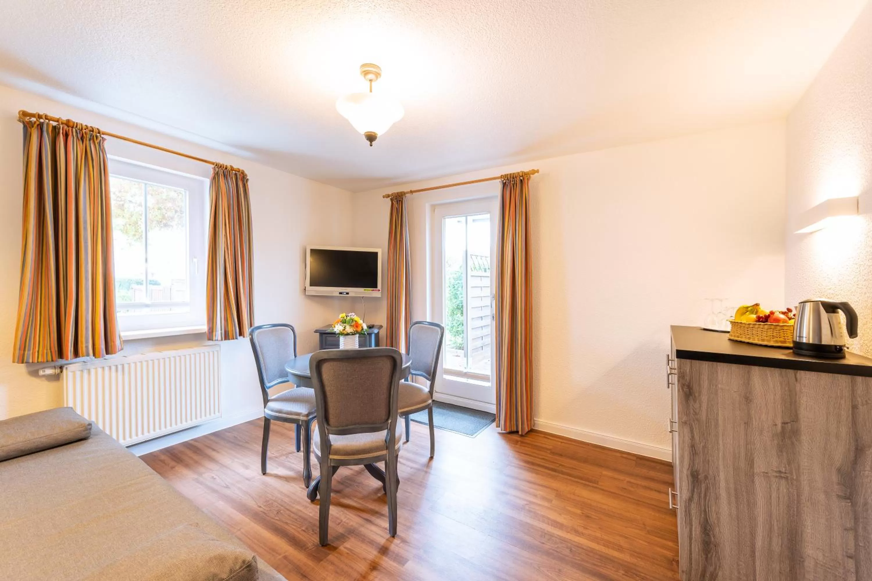 Photo of the whole room, Dining Area in Hotel Garni Getreuer Eckart