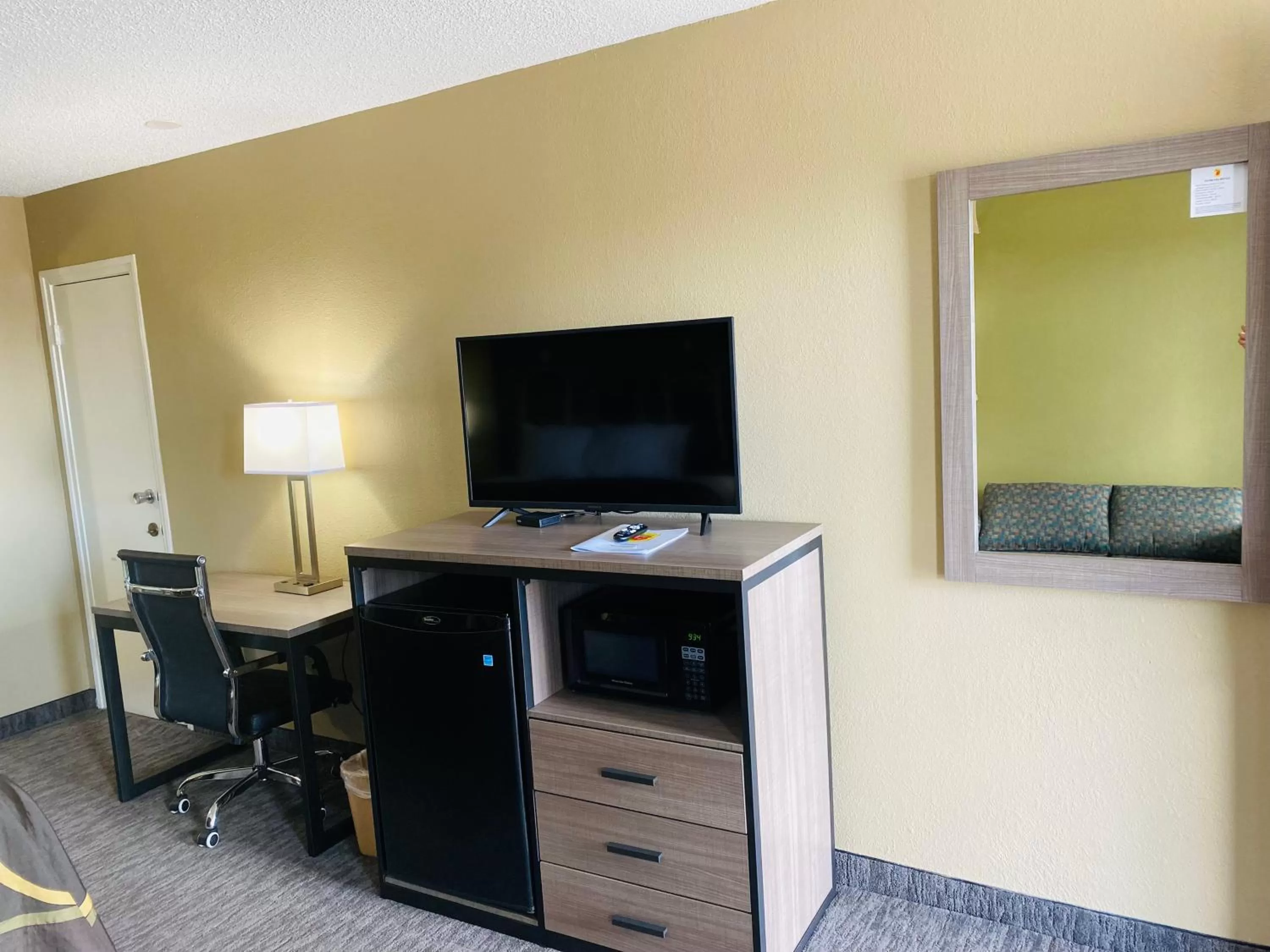 TV and multimedia in Super 8 by Wyndham New Iberia