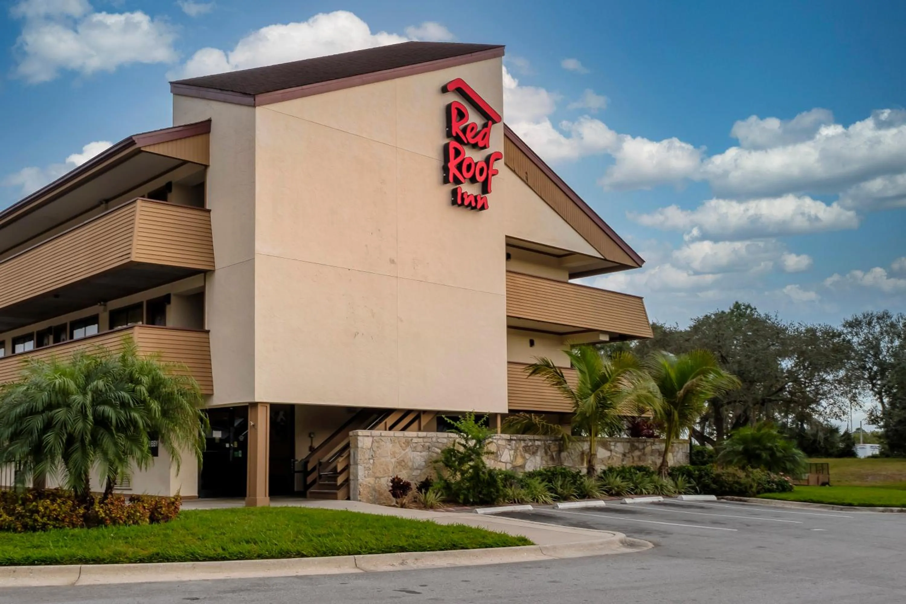 Property building in Red Roof Inn Tampa - Brandon