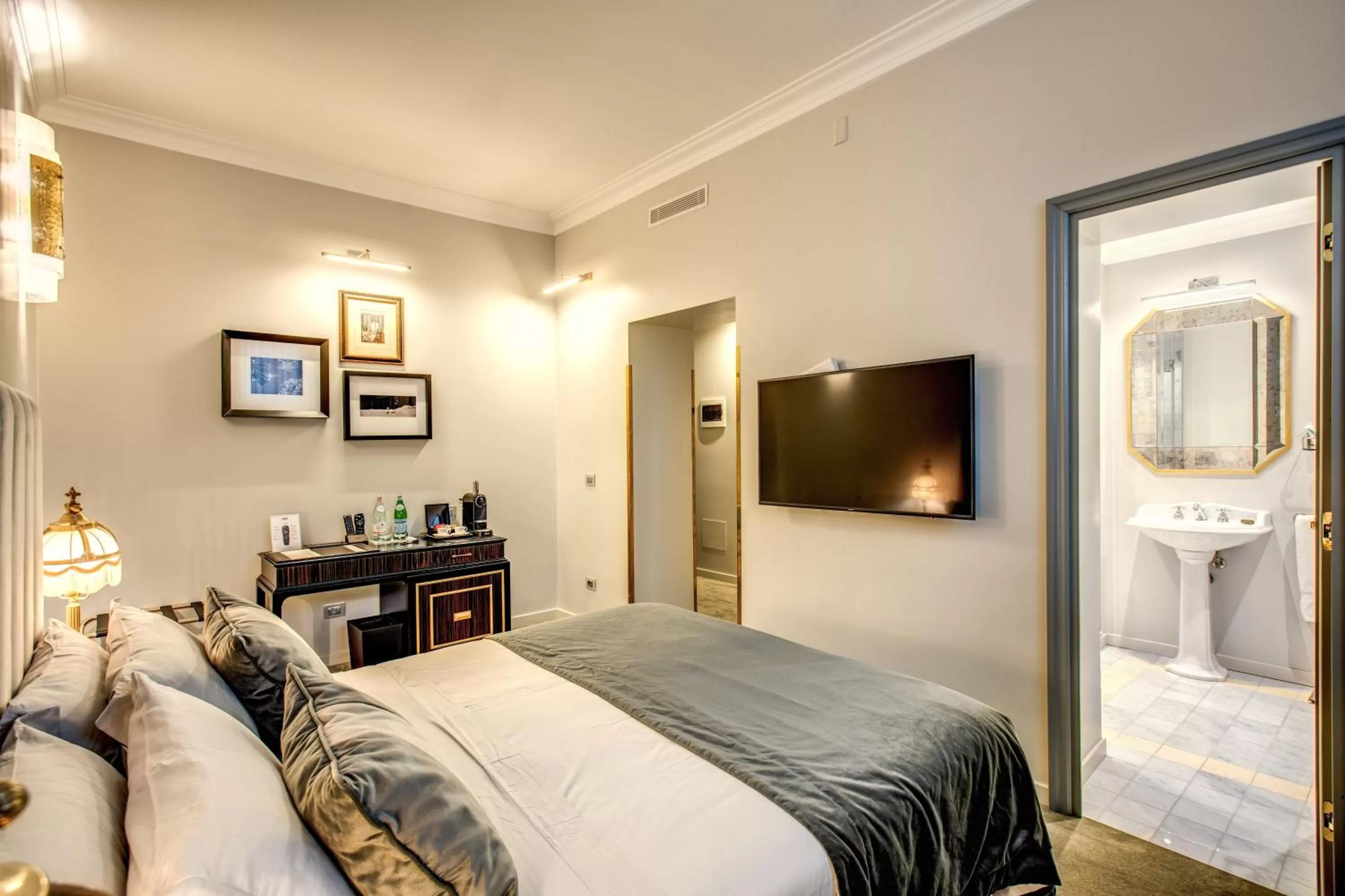 Bed in Martius Private Suites Hotel