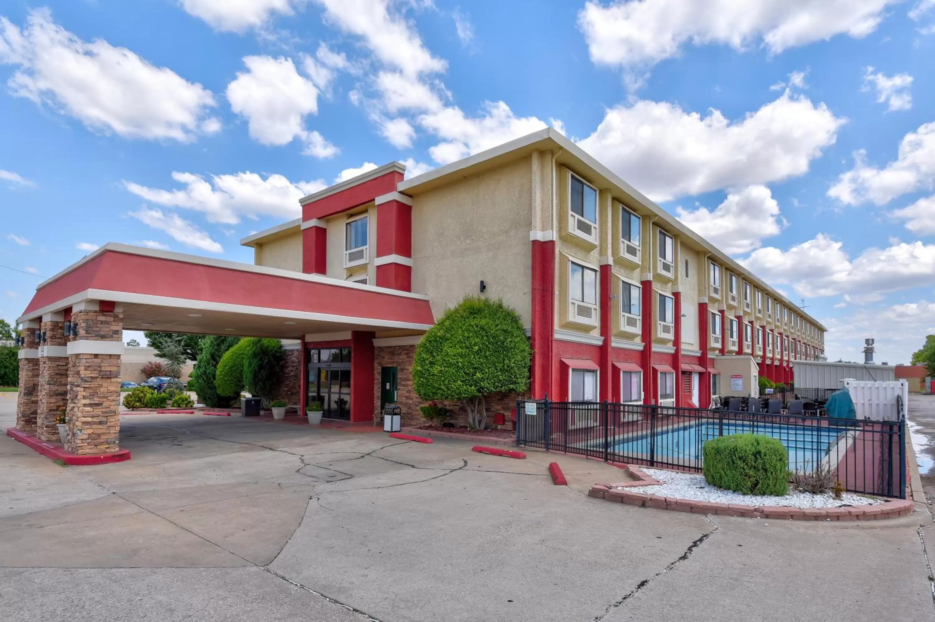 Property building in Ramada by Wyndham Oklahoma City Airport North