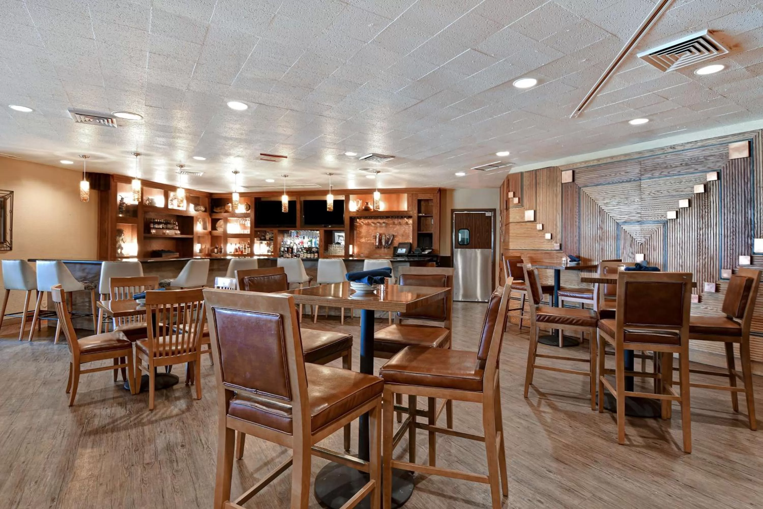 Lounge or bar in DoubleTree by Hilton Phoenix- Tempe