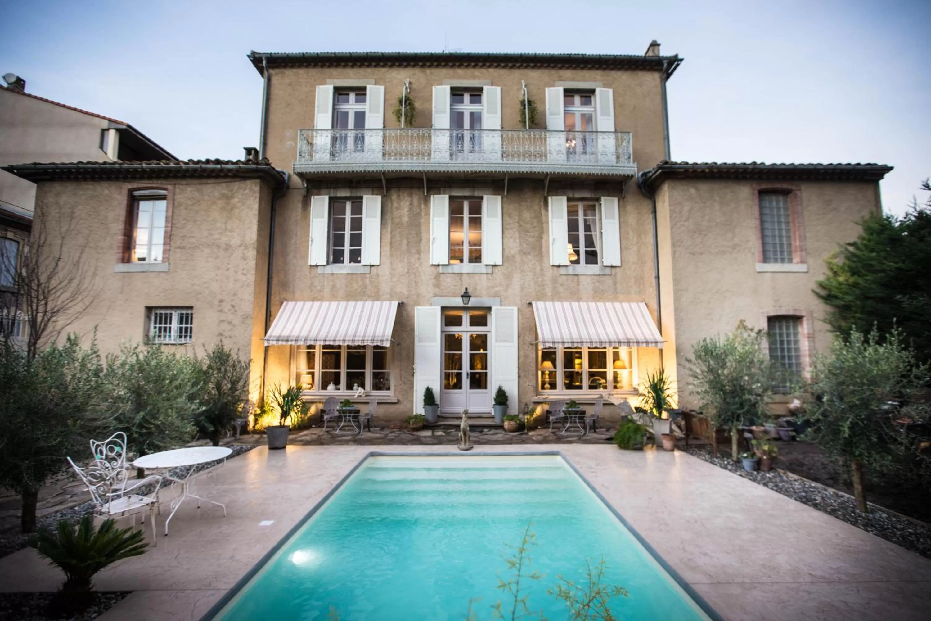 Property building in Carcassonne Bed and Breakfast du Palais