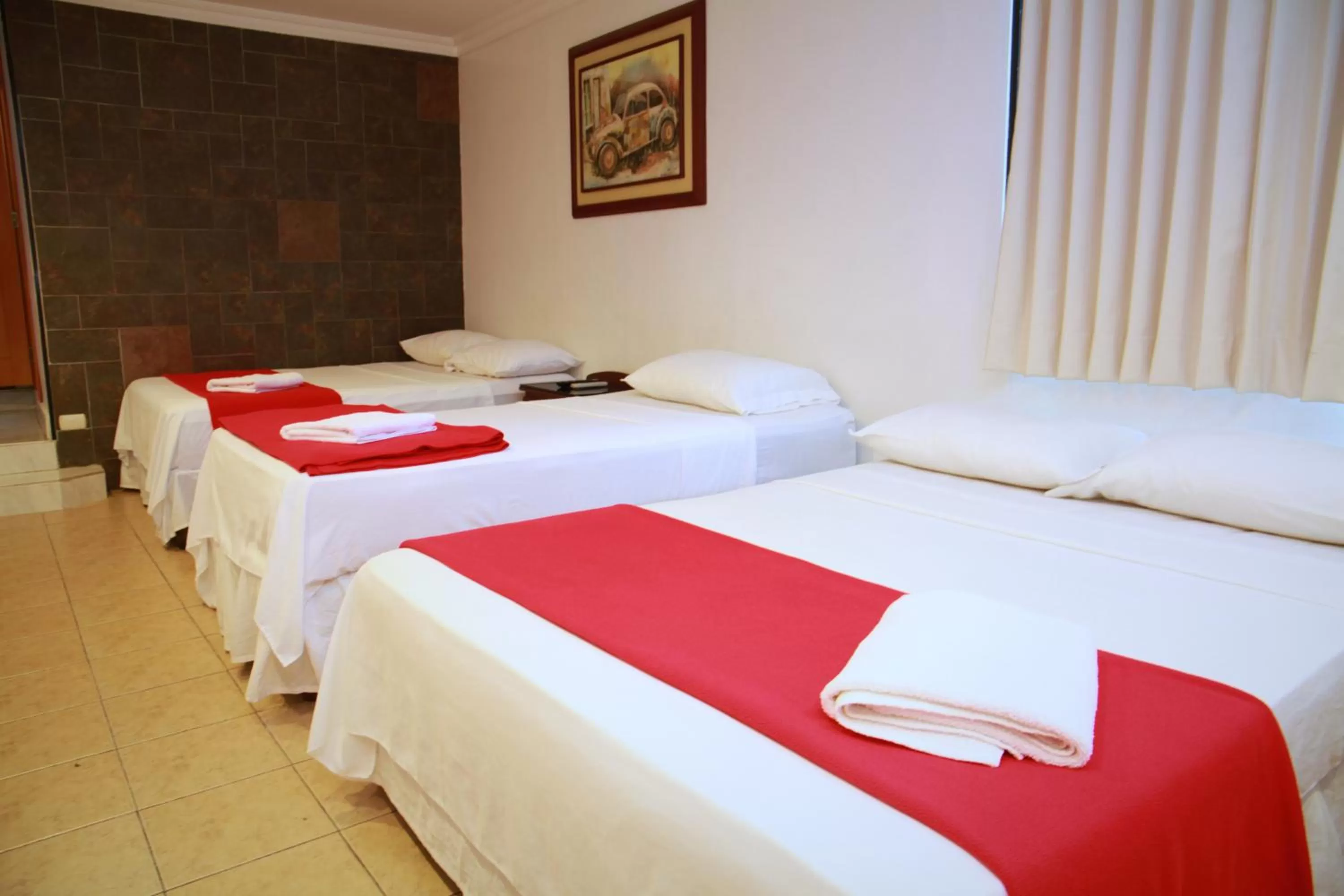 Photo of the whole room, Bed in Hotel Apart Guayaquil Aeropuerto