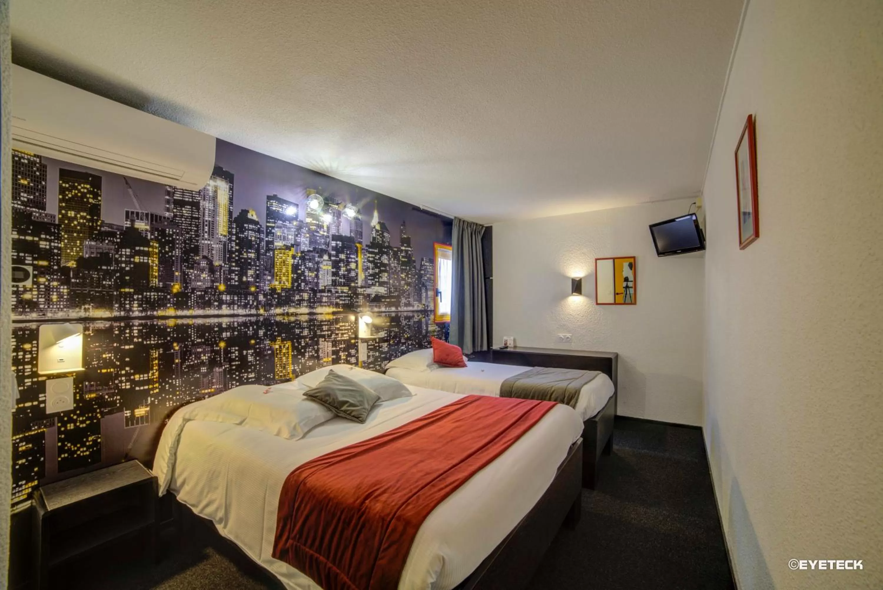 Bed in Hôtel The Originals Access, Bourges Nord Saint-Doulchard