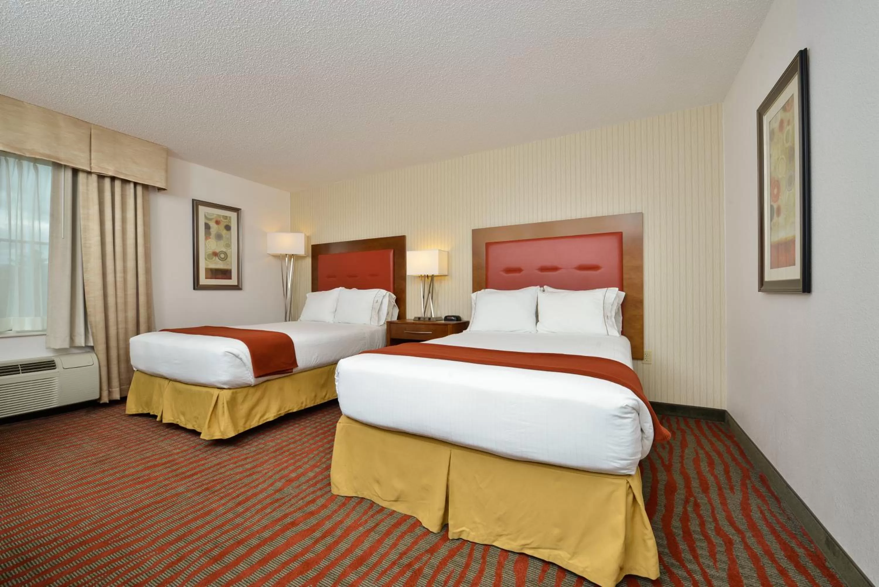 Photo of the whole room, Bed in Holiday Inn Express Boston-Milford by IHG