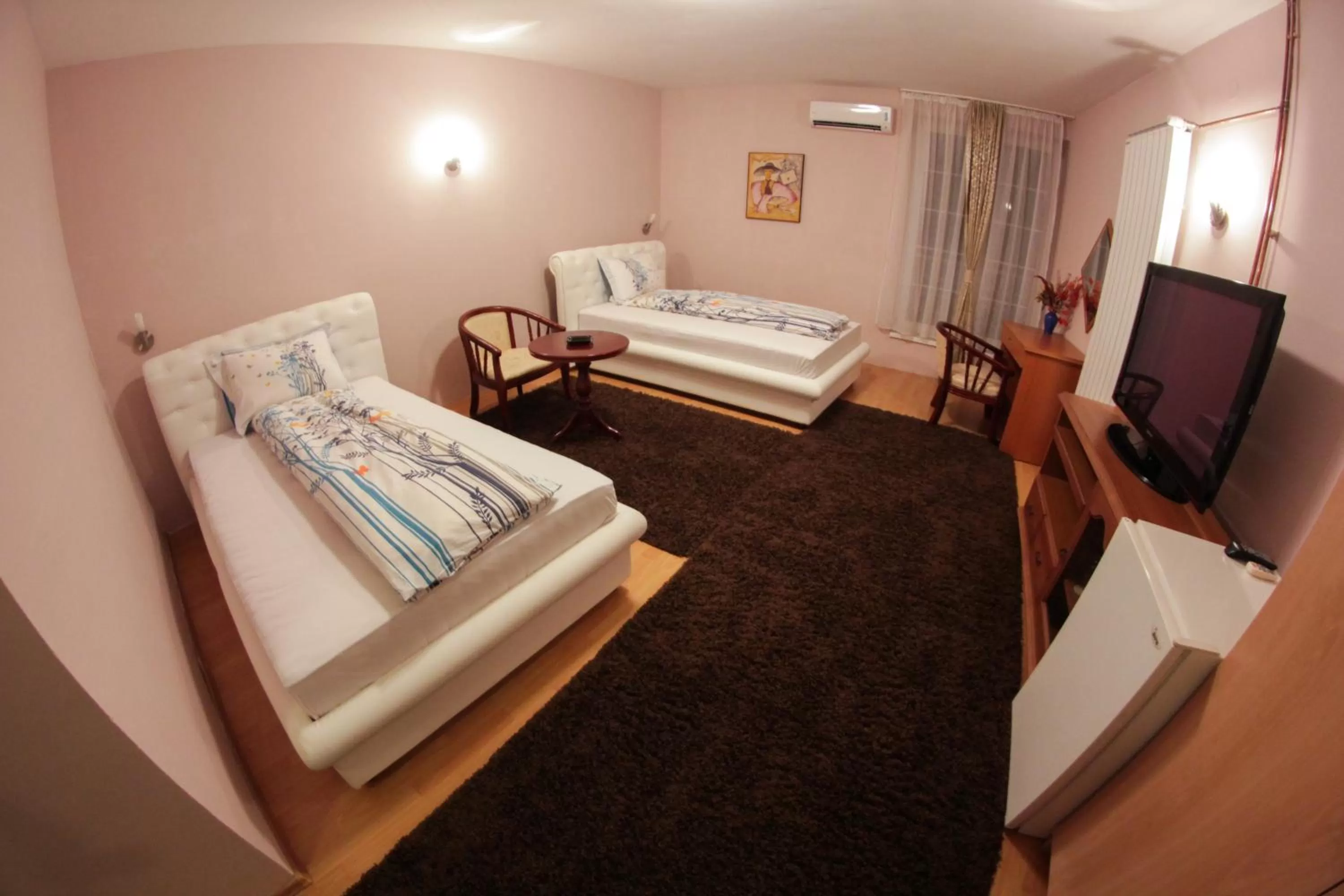 Photo of the whole room, Bed in Hotel Fontana