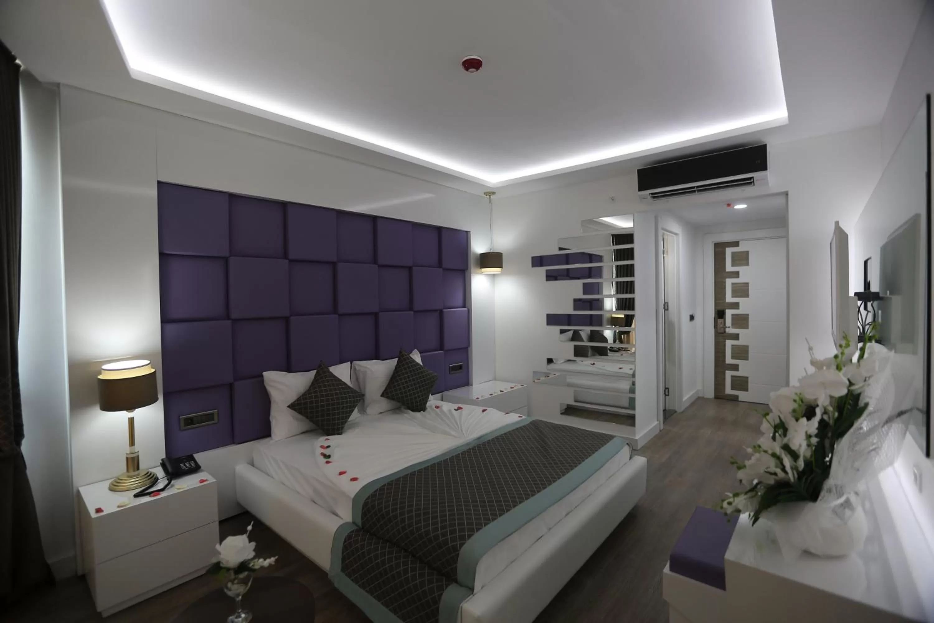 Bed in Elips Royal Hotel & SPA