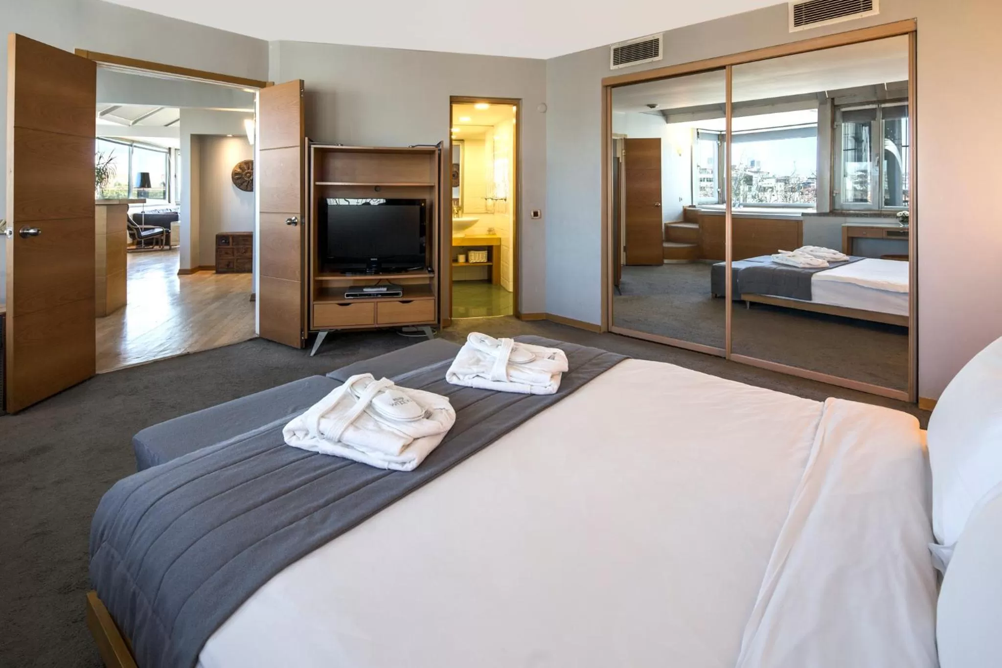 Bed in Taxim Suites Residences Istanbul