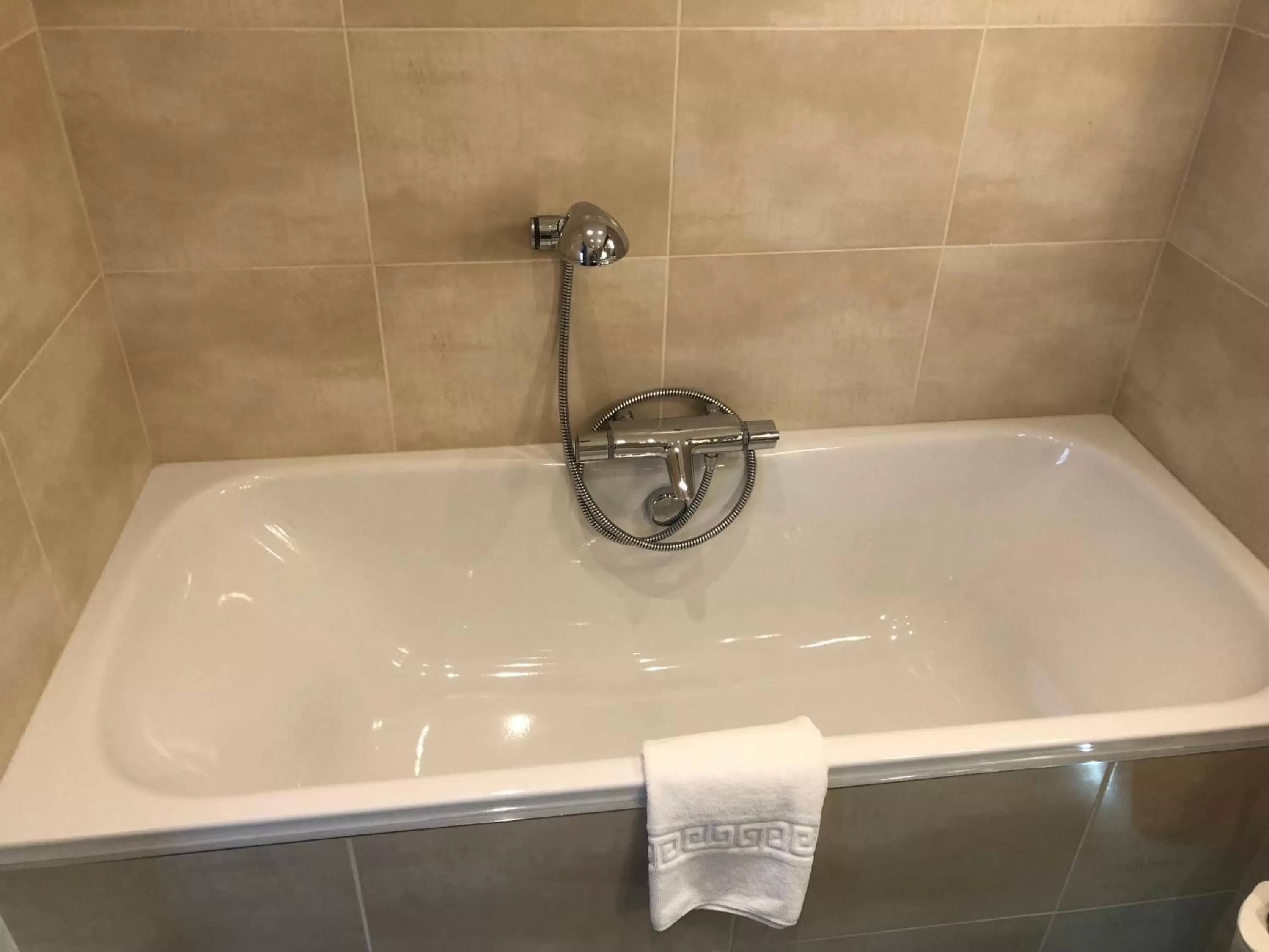 Bathroom in Lion Hotel