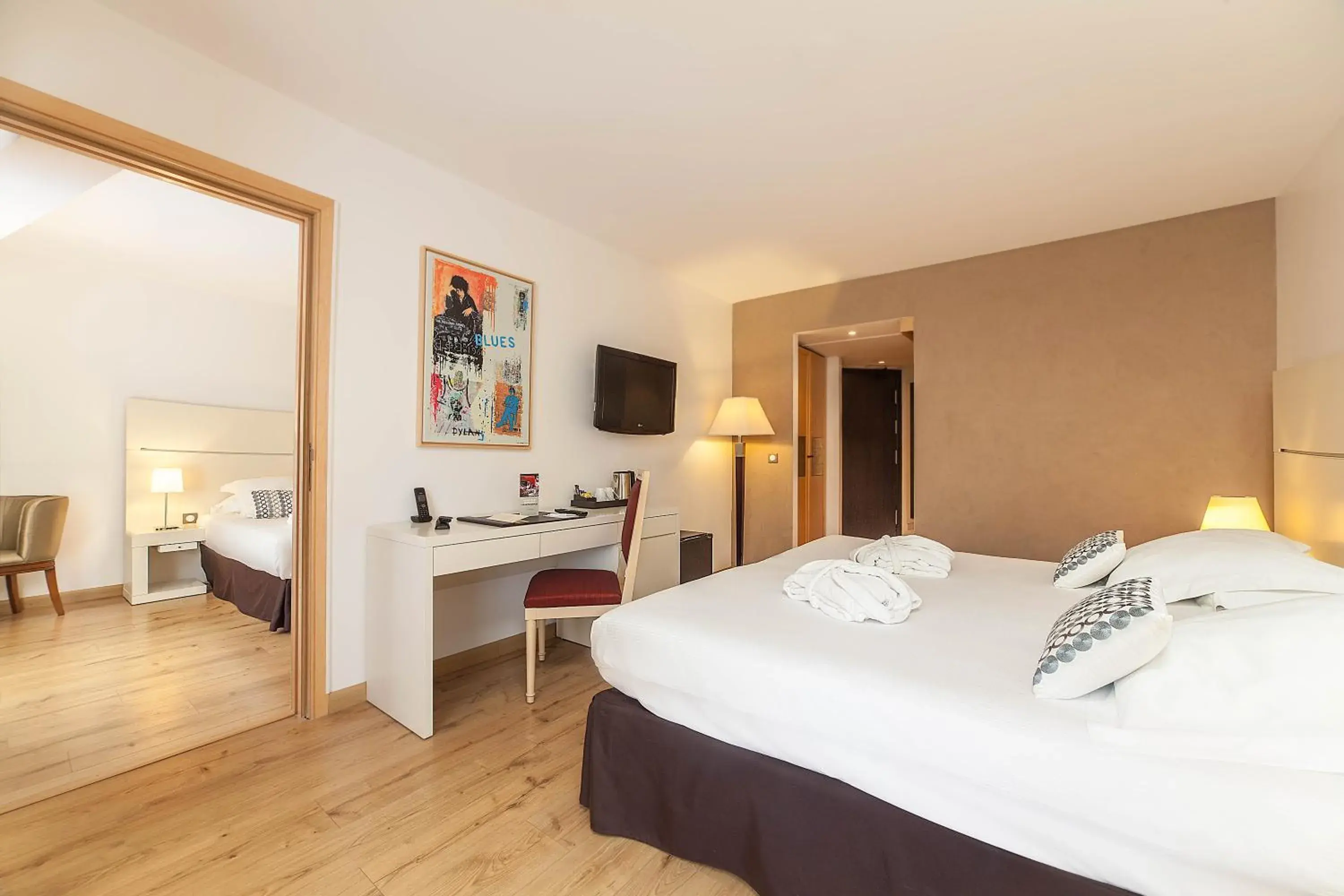 Connecting Family Room with Free Spa Access in Hôtel Montaigne & Spa - Cannes Centre Connecting Family Room with Free Spa Access in Hôtel Montaigne & Spa - Cannes Centre