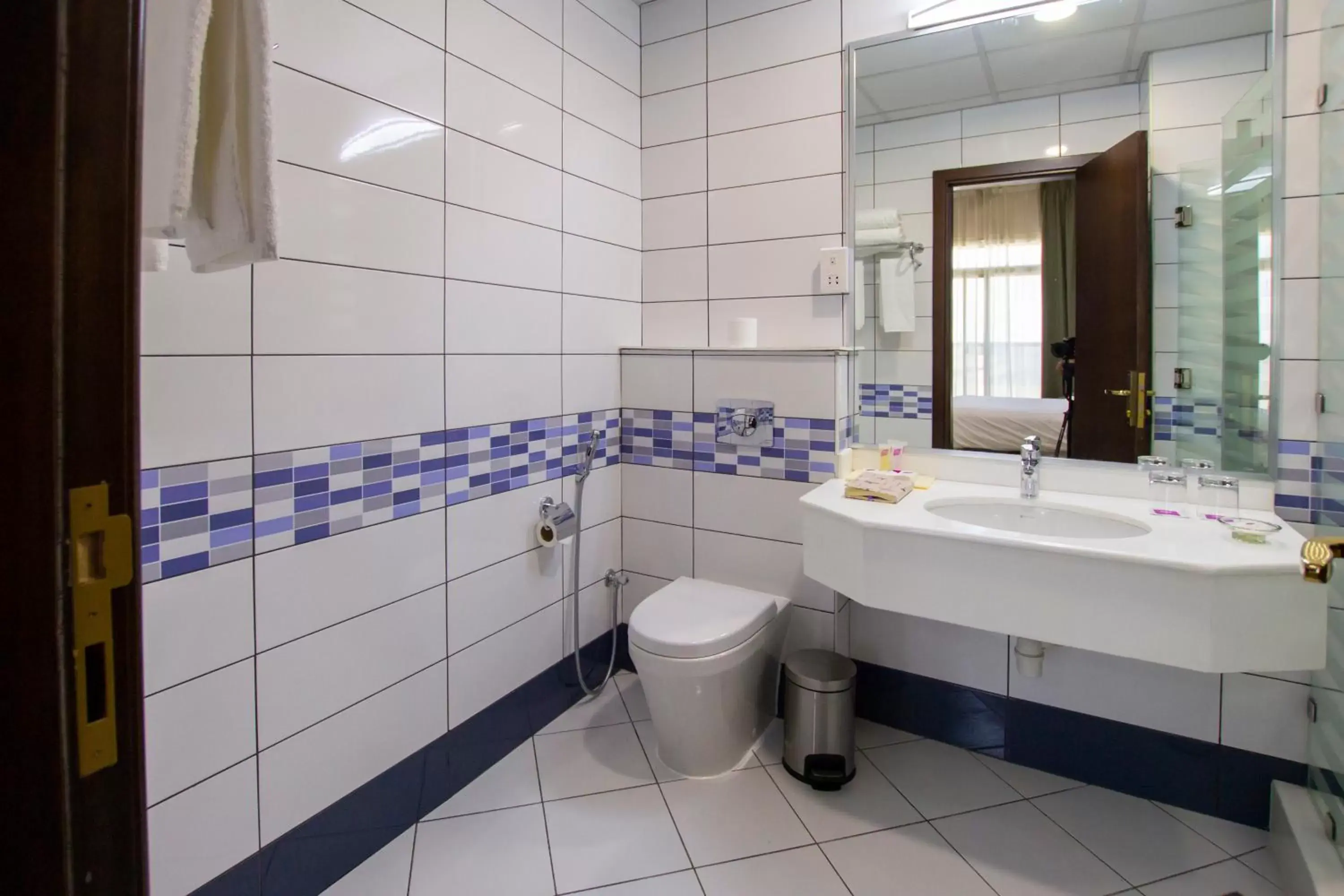 Deluxe Twin Room in TIME Express Hotel Al Khan Deluxe Twin Room in TIME Express Hotel Al Khan