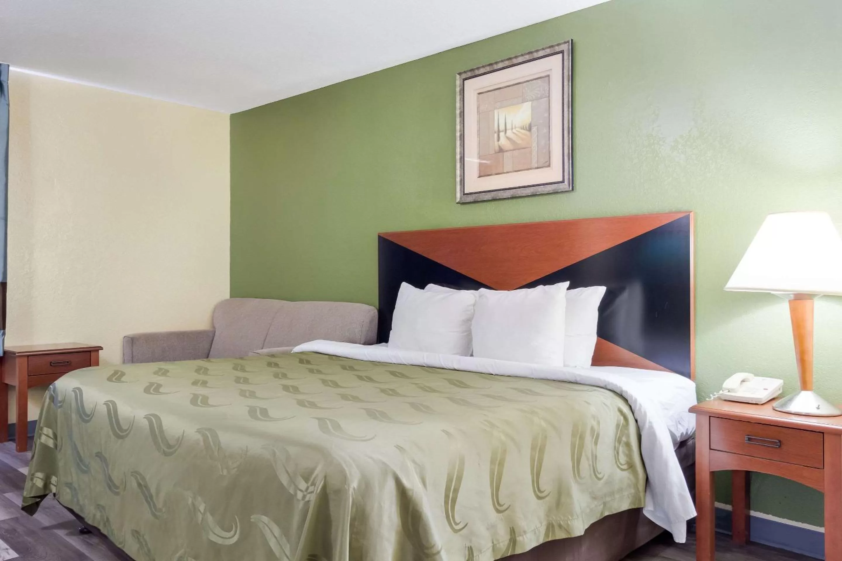 Bedroom in Quality Inn Baytown - Houston East