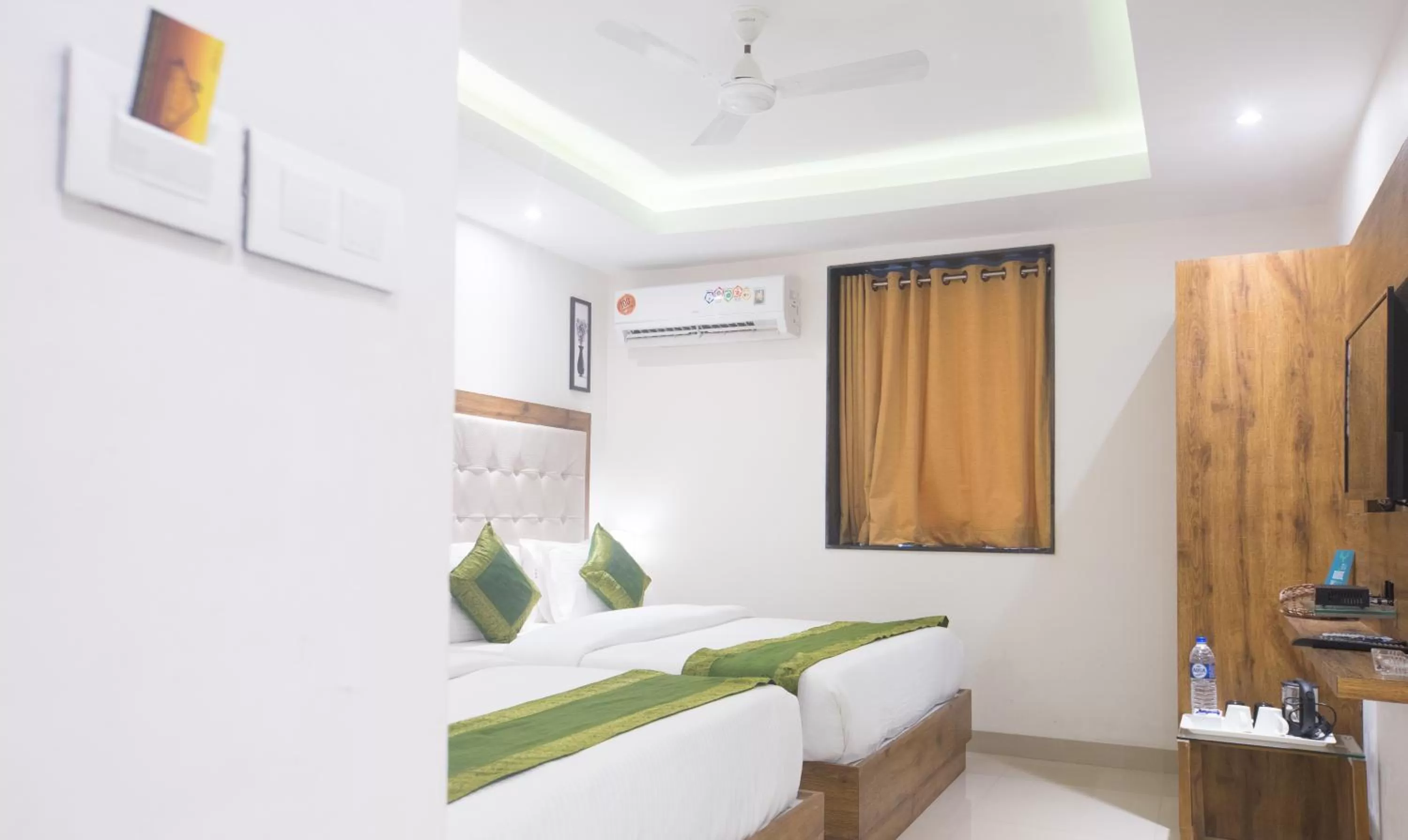 Bed in Treebo Amber International