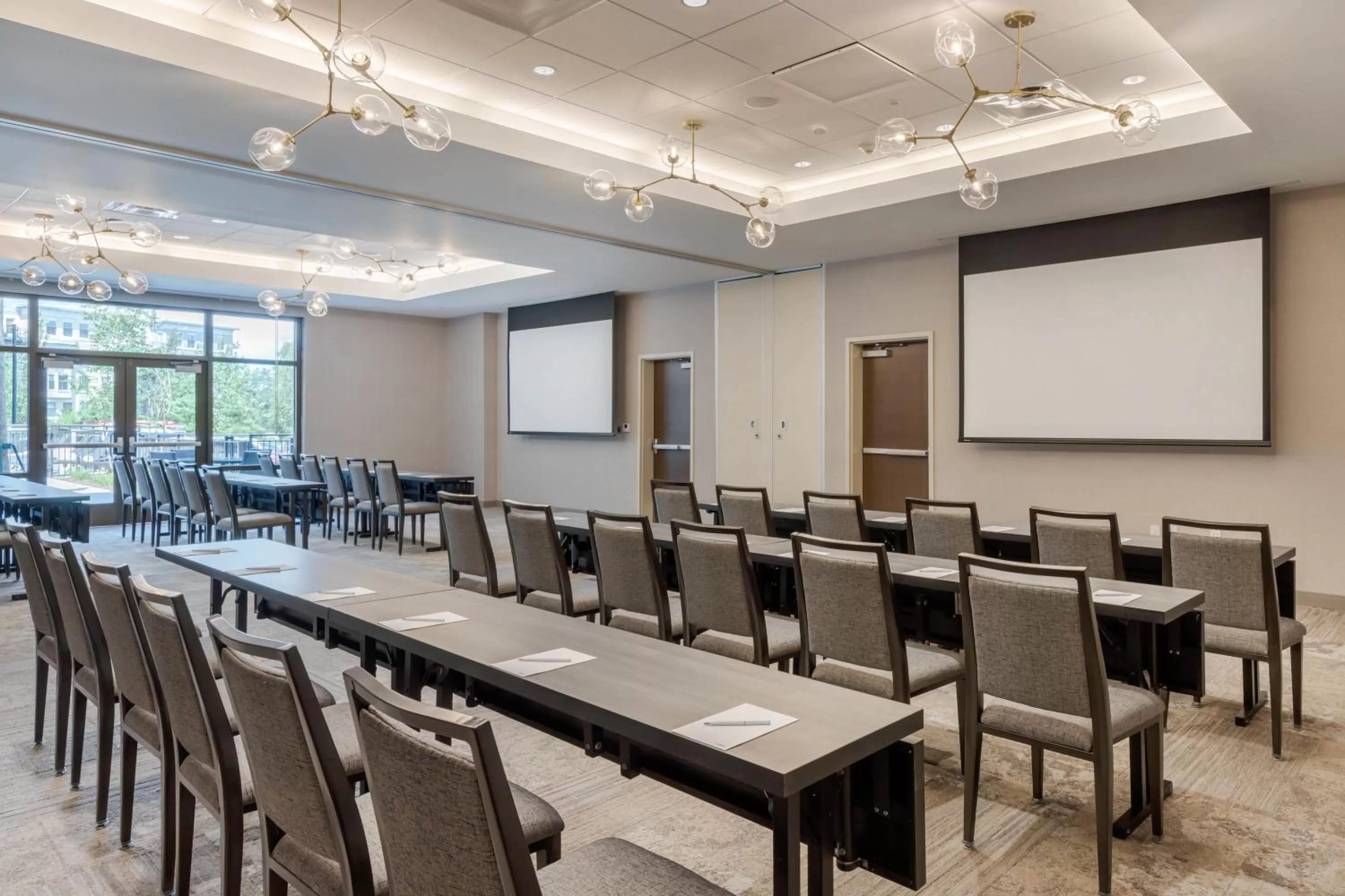 Meeting/conference room in DoubleTree by Hilton Charleston Riverview
