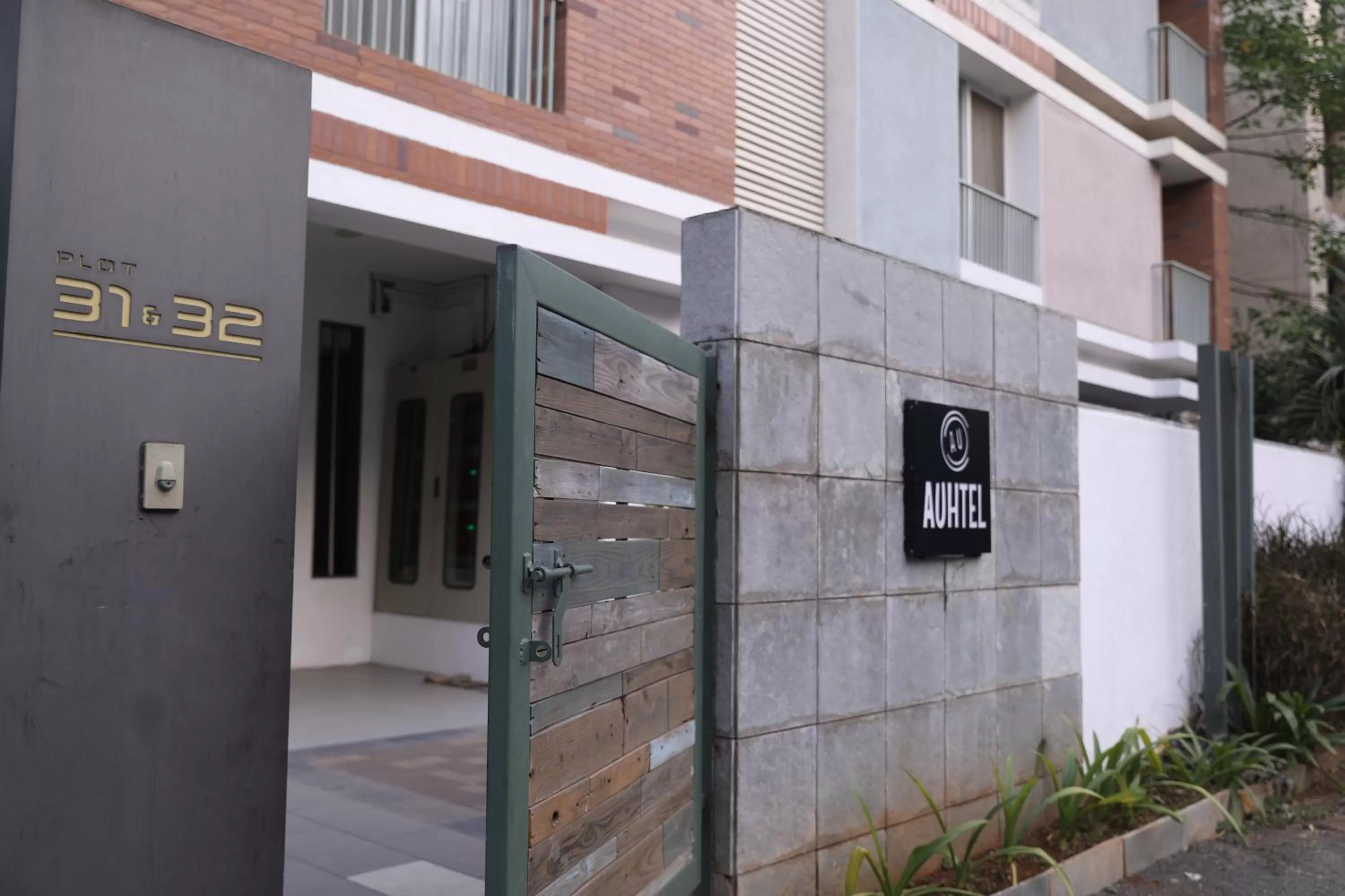 Facade/entrance, Property Logo/Sign in AUHTEL Baner