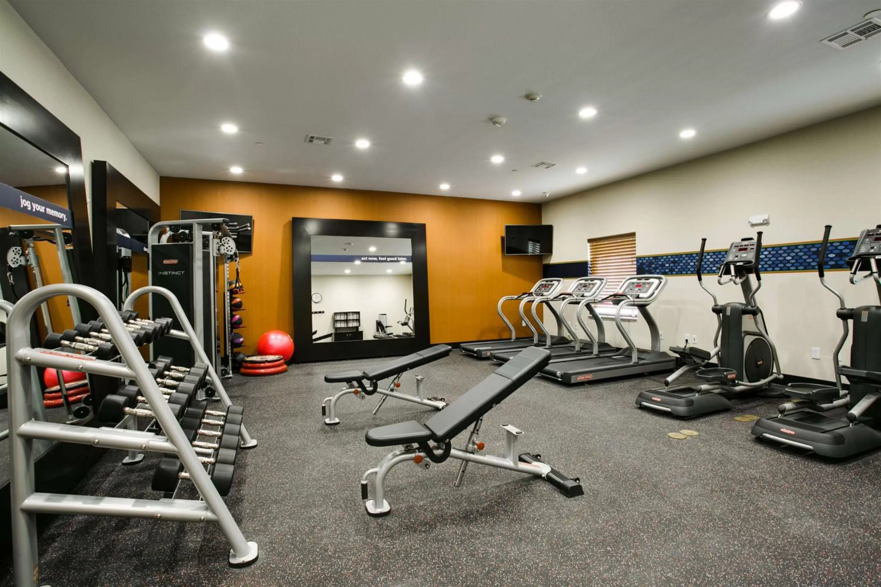 Fitness centre/facilities in Hampton Inn & Suites Dallas/Ft. Worth Airport South