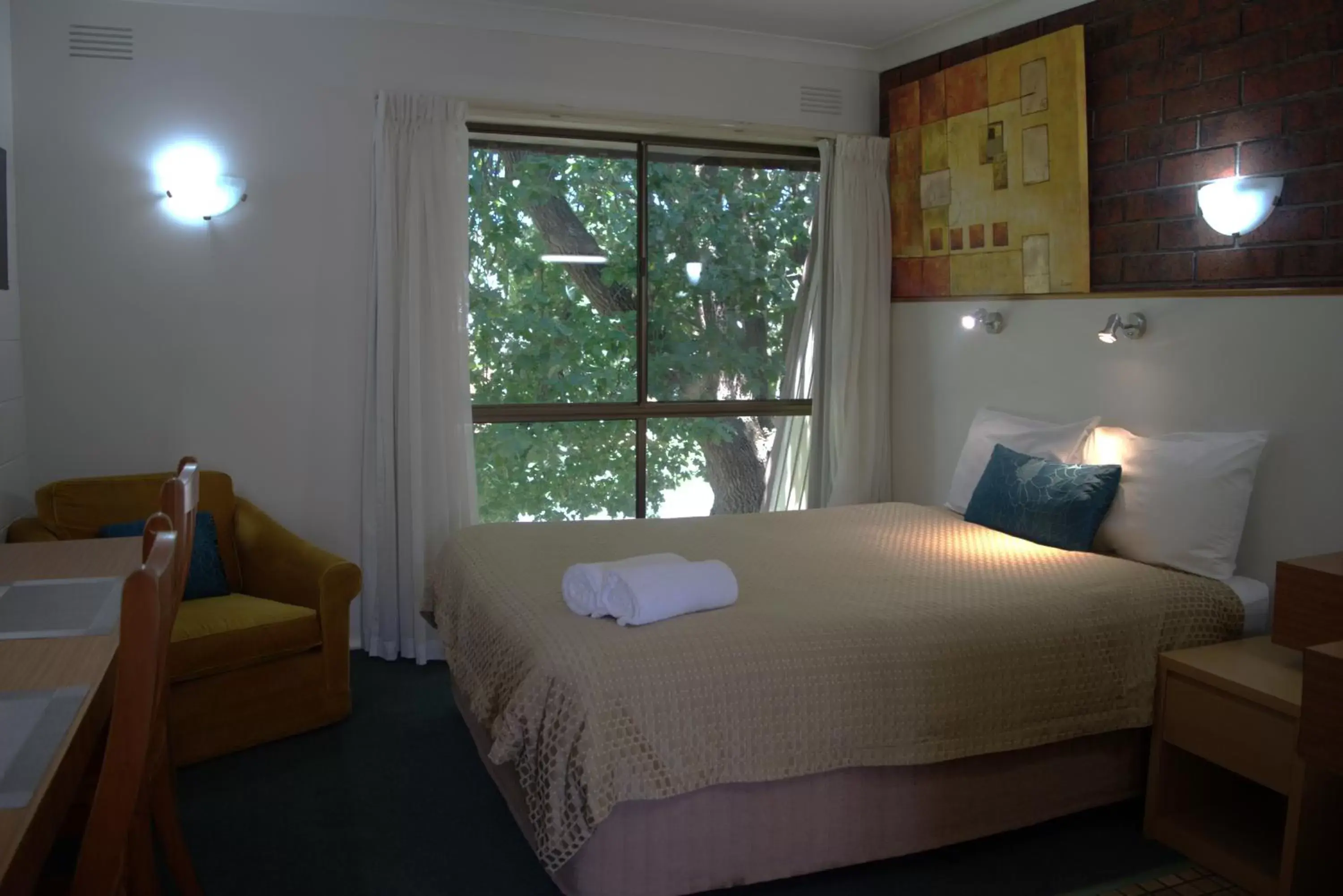 Standard Queen Room in City Gardens Motel Standard Queen Room in City Gardens Motel