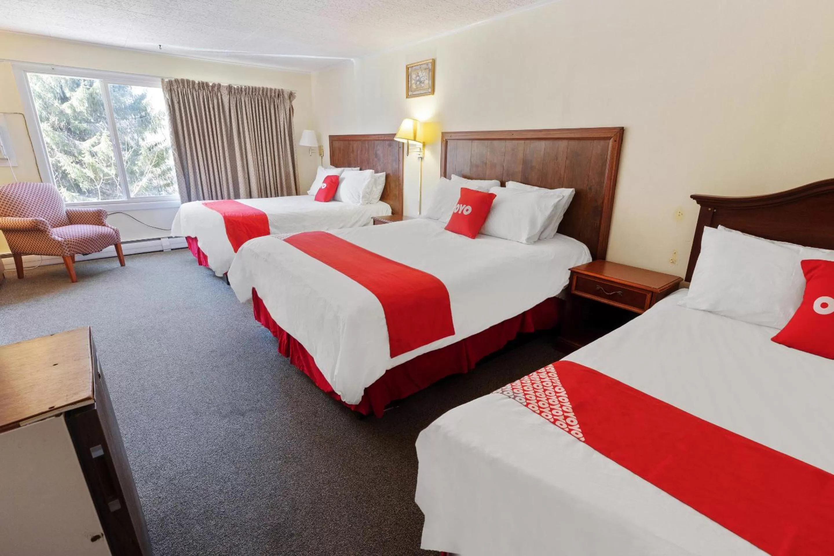 2 Queen beds and 1 single bed in OYO Hotel Buena Vista Delhi