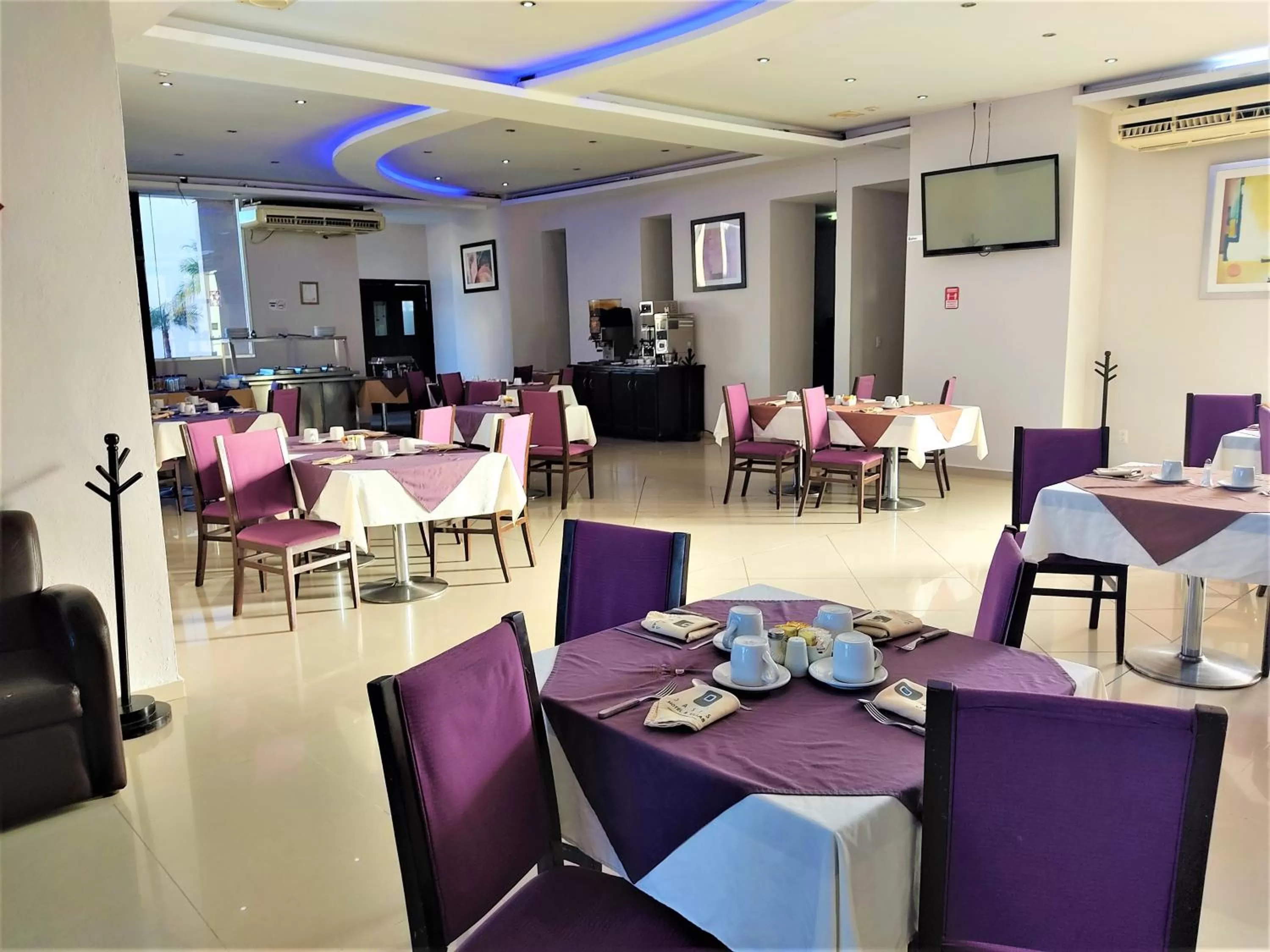 Restaurant/places to eat in Hotel Oasis