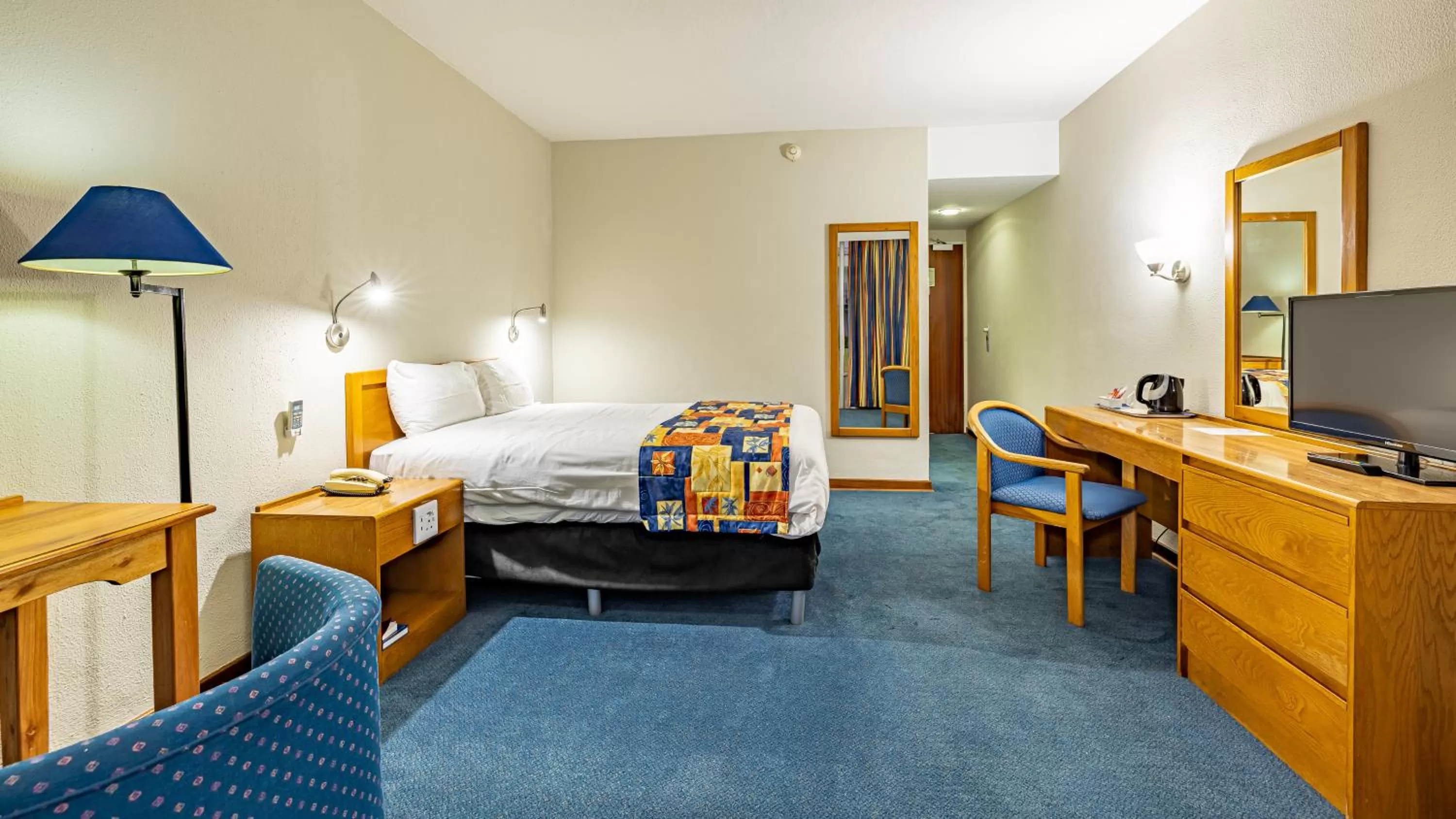 Bedroom, Bed in African Sky Newcastle Inn