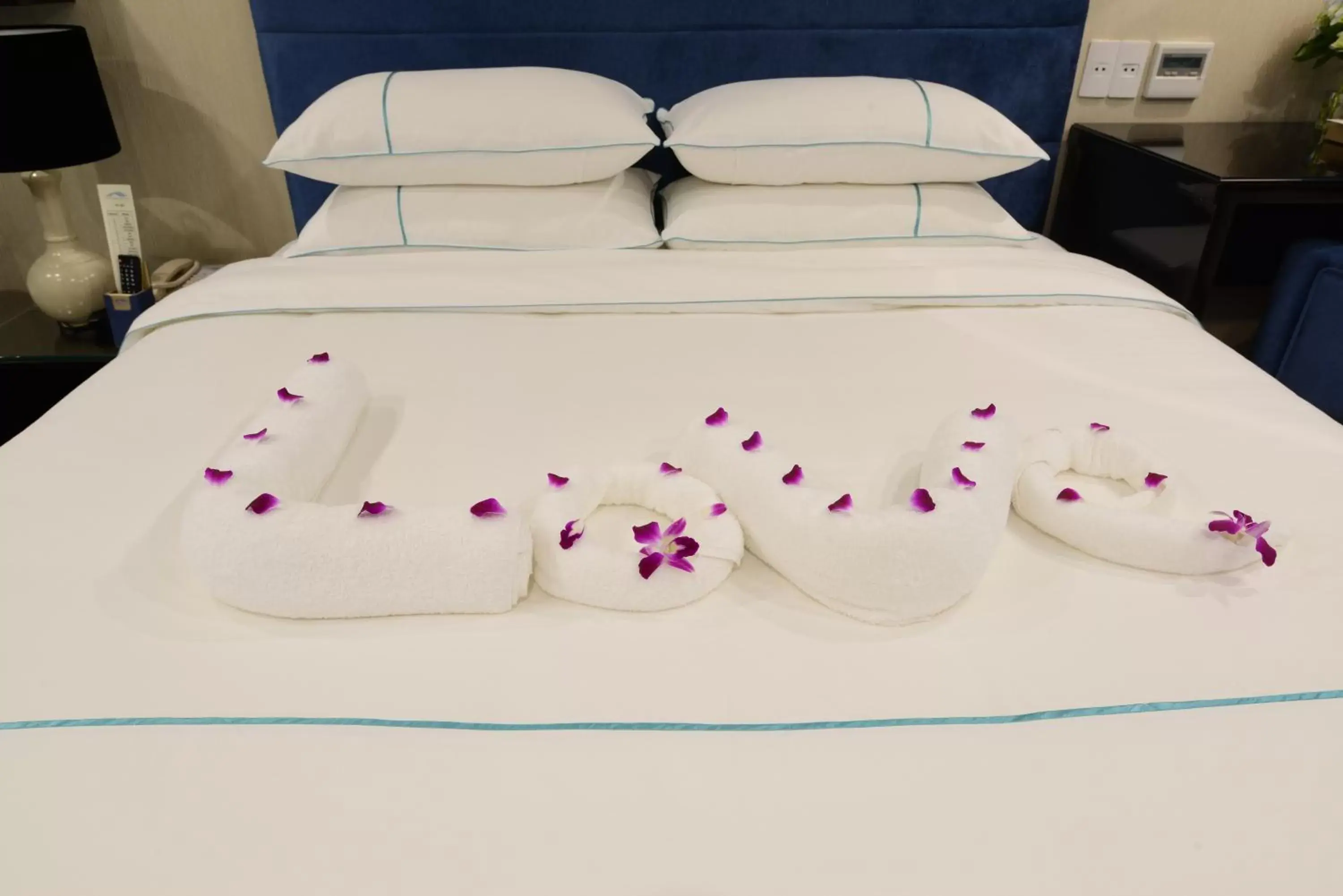 Honeymoon Suite in Hanoi Emerald Waters Hotel & Spa Honeymoon Suite in Hanoi Emerald Waters Hotel & Spa