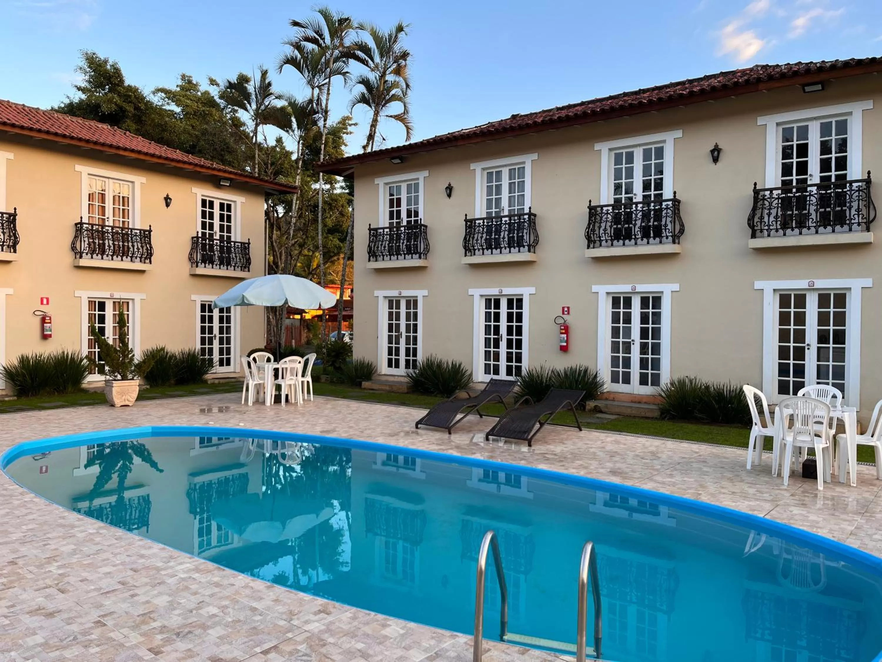 Property building, Swimming Pool in Pousada Portal de Paraty