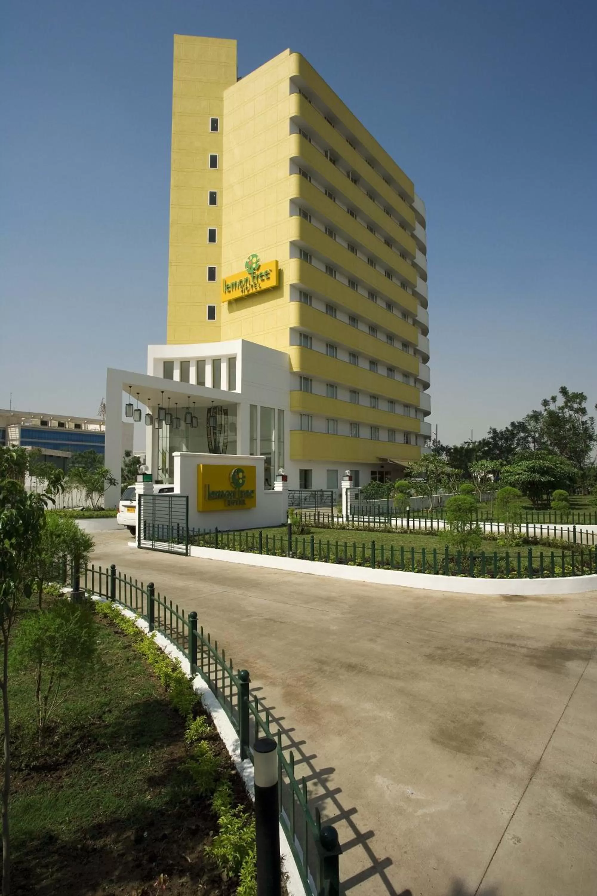 Facade/entrance in Lemon Tree Hotel Hinjewadi Pune