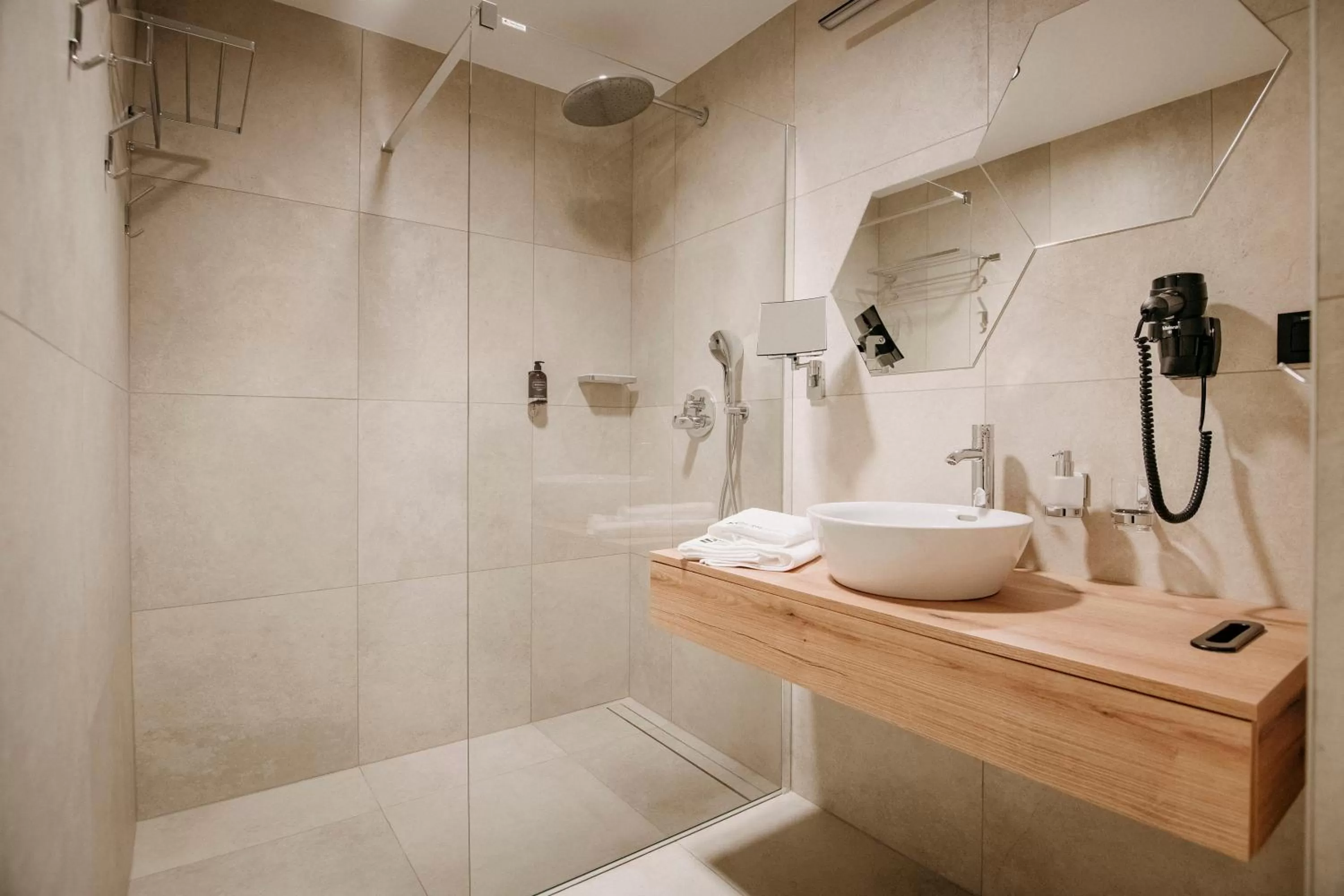 Shower in RM Hotel Wellness & Congress