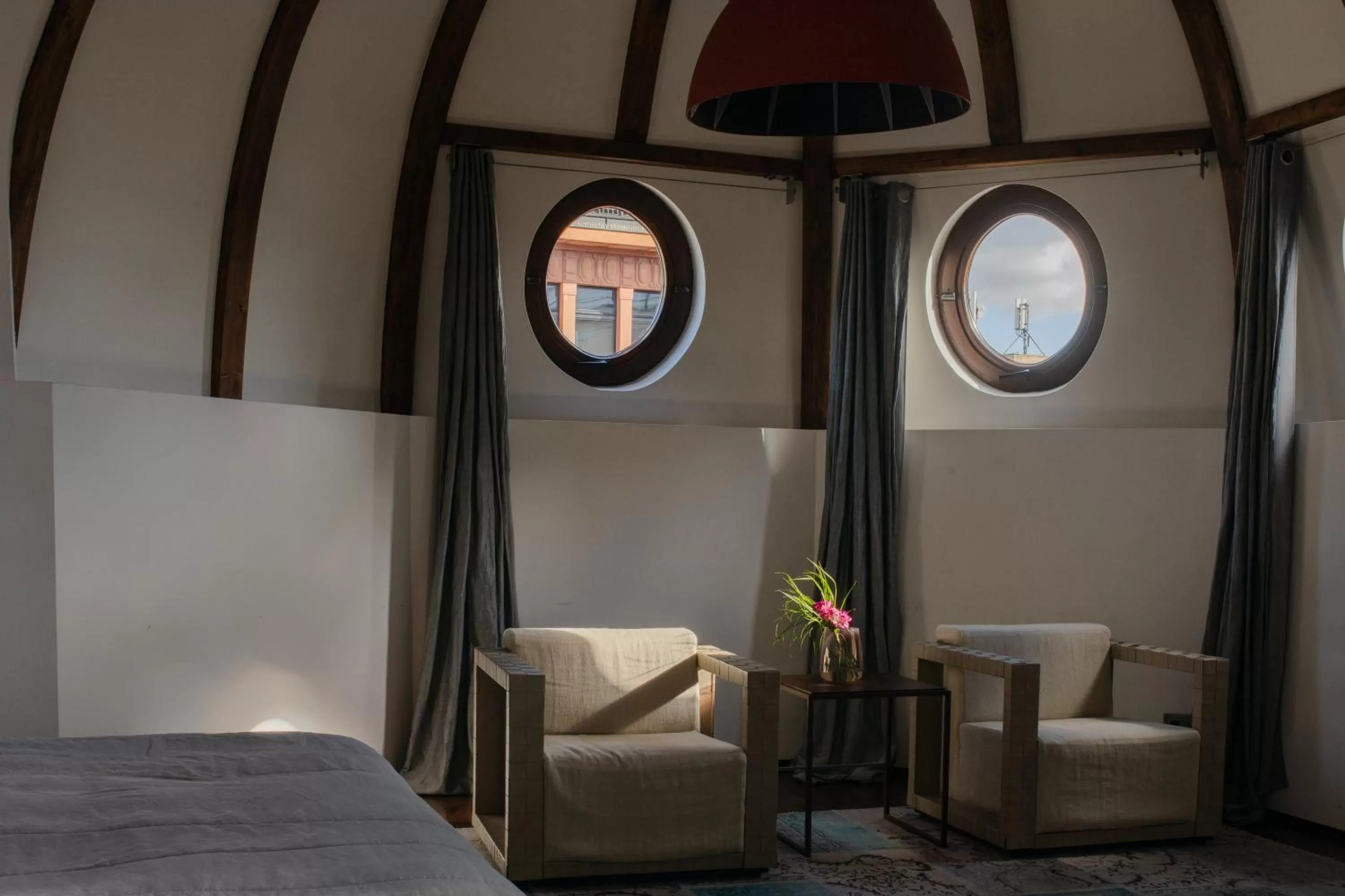 Bed in Hotel Monopol