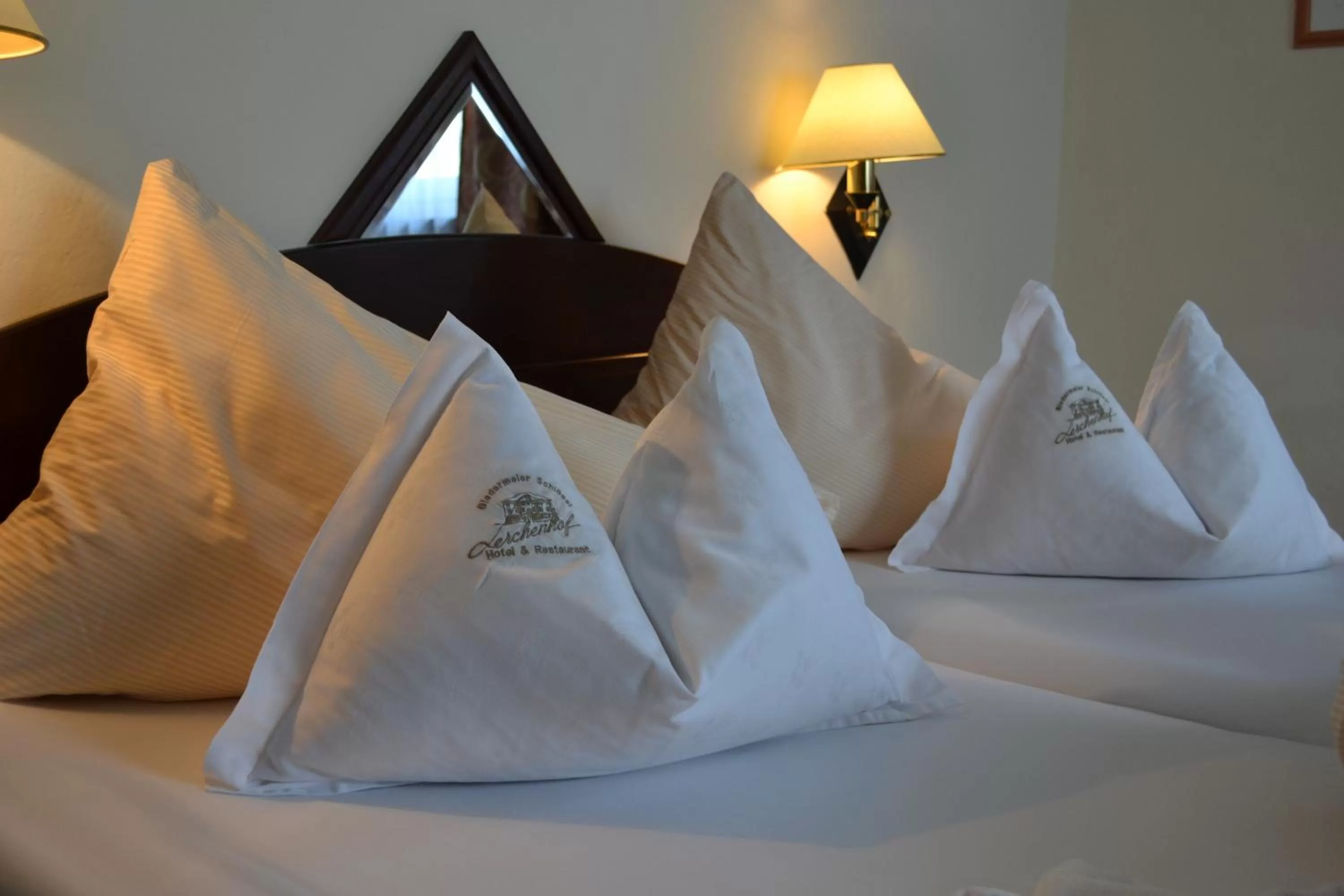 Bed in Hotel Schloss Lerchenhof