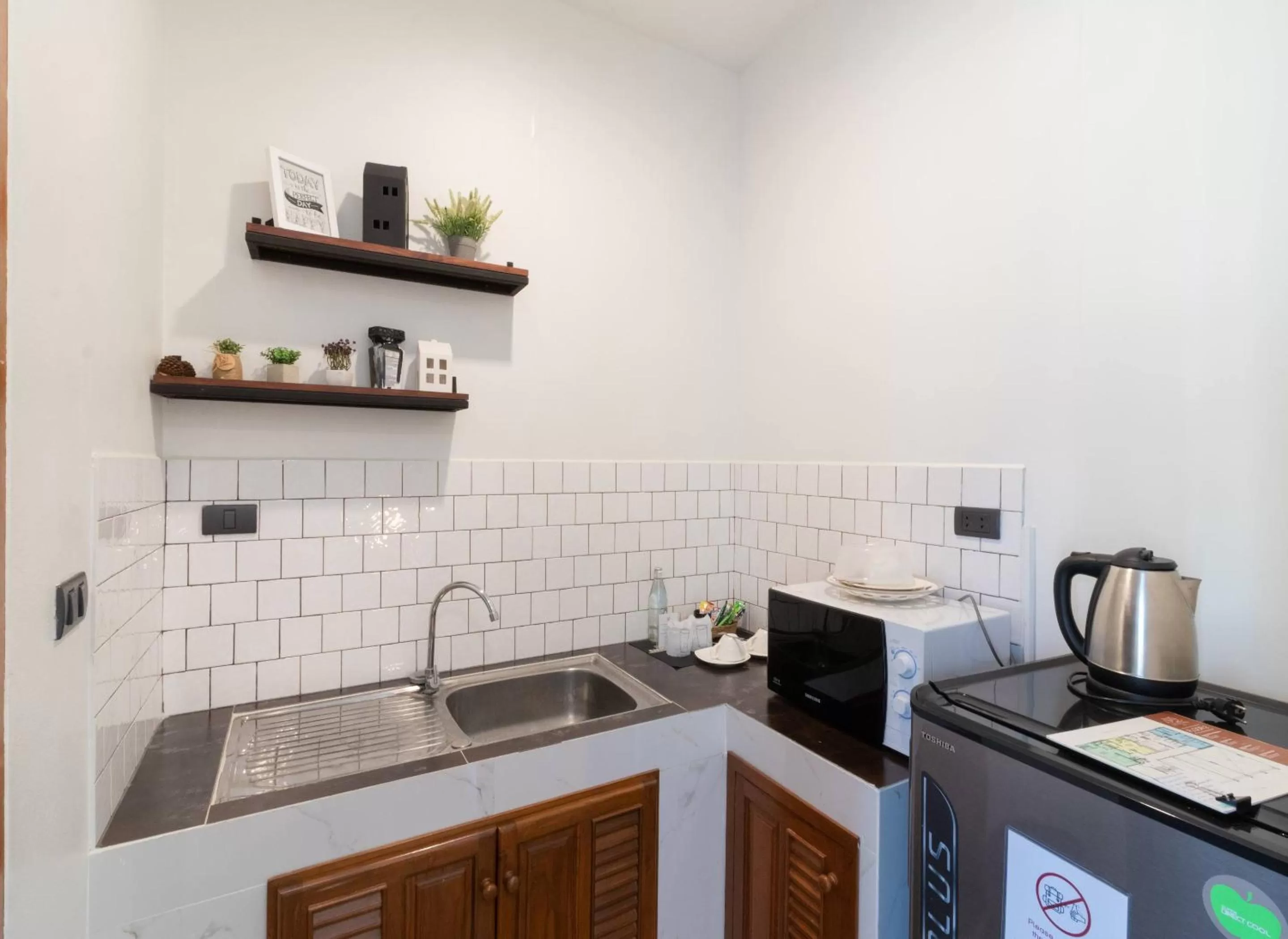 Kitchen or kitchenette in The Old City Wall Inn