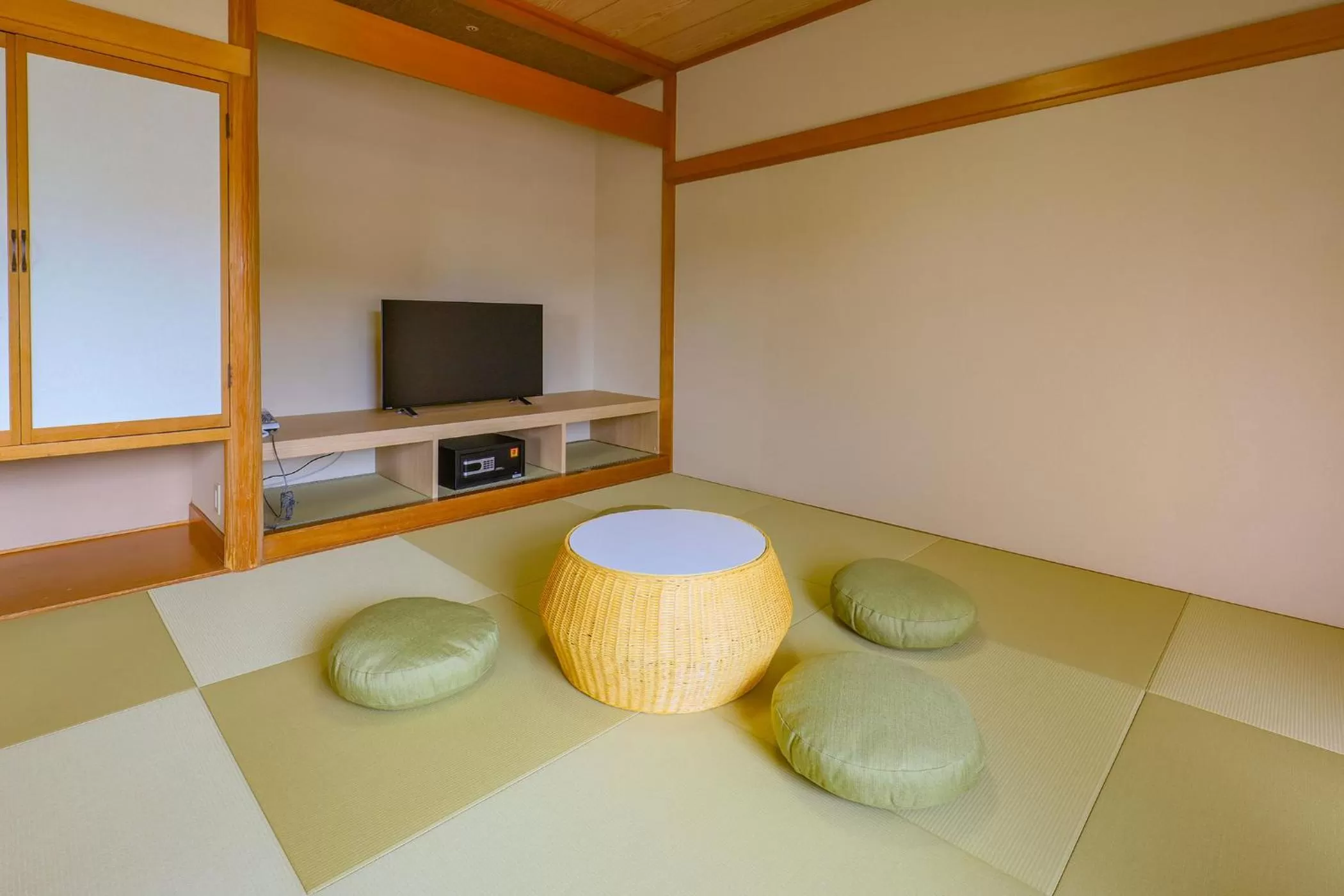 Photo of the whole room in TAOYA Akiu