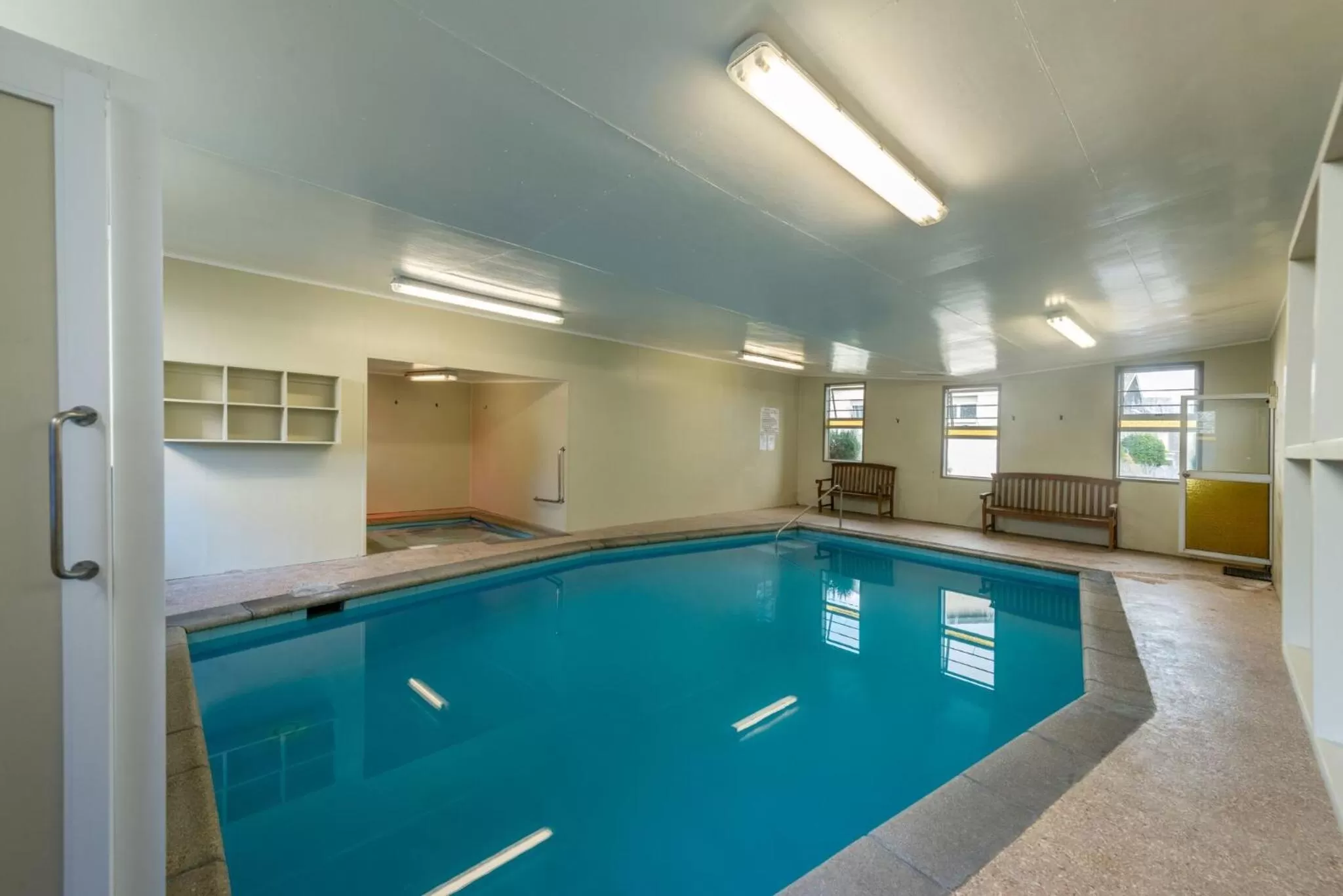 Swimming pool in Amber Court Motel