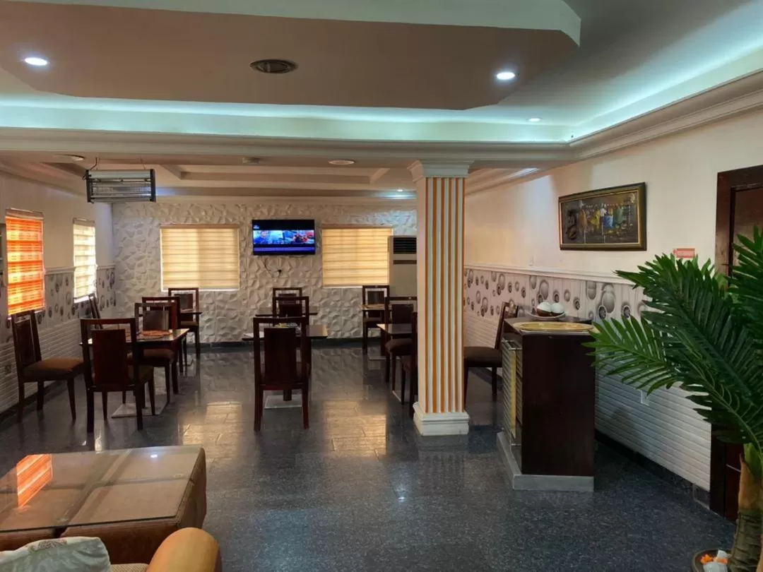 Property building, Restaurant/Places to Eat in Galpin Suites