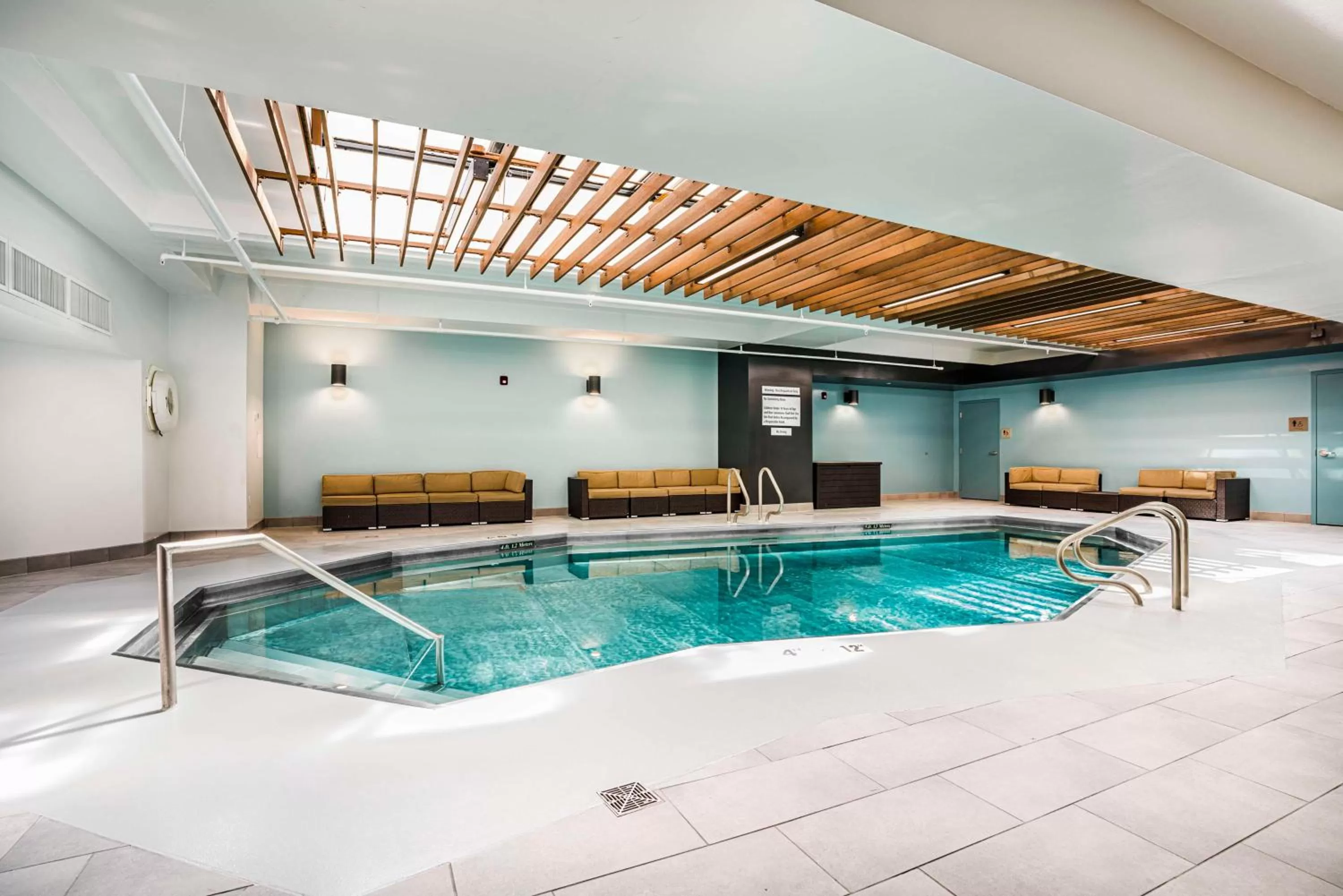 Pool view in Embassy Suites by Hilton Indianapolis Downtown