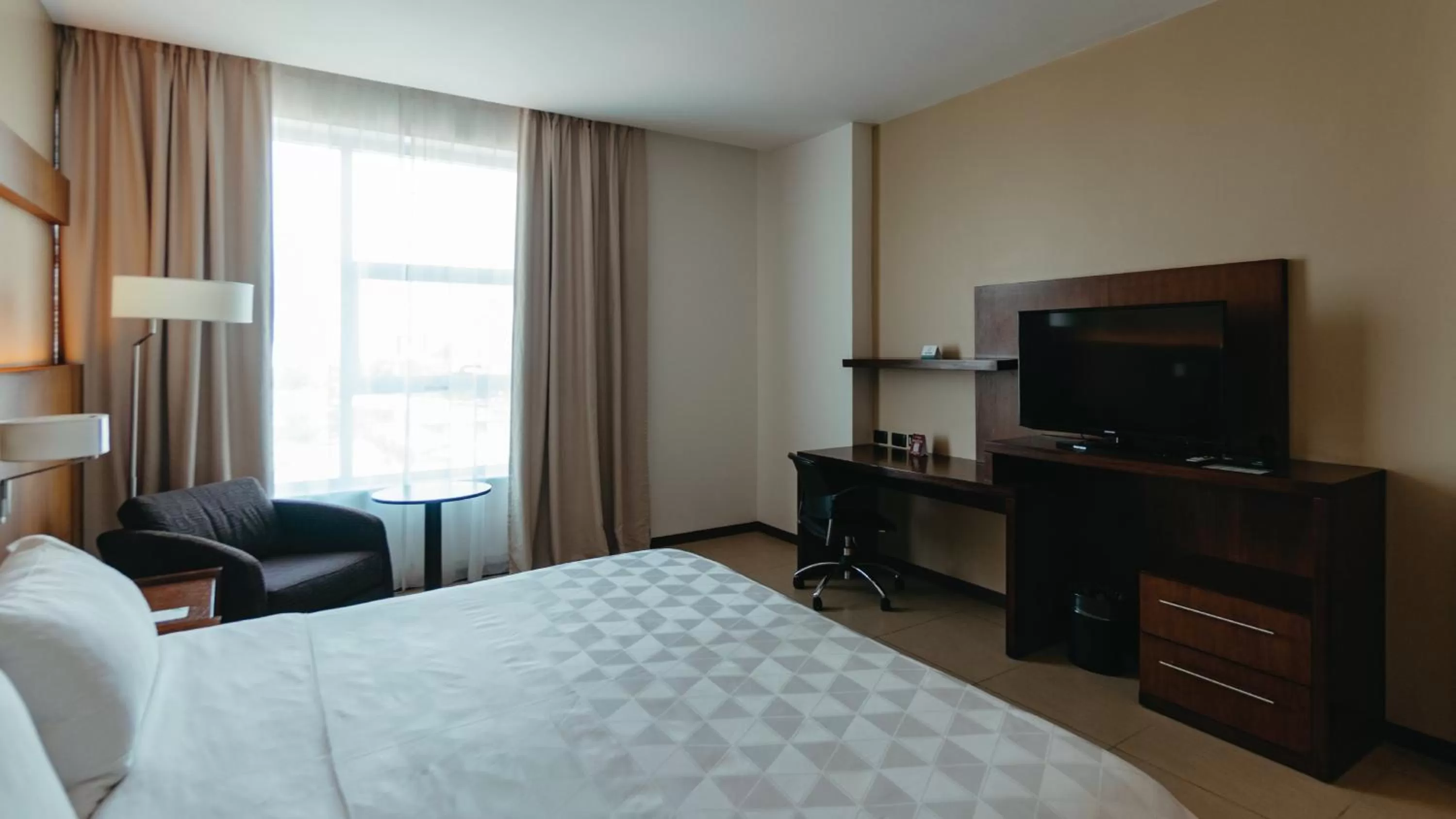 Photo of the whole room, Bed in Holiday Inn Guayaquil Airport by IHG