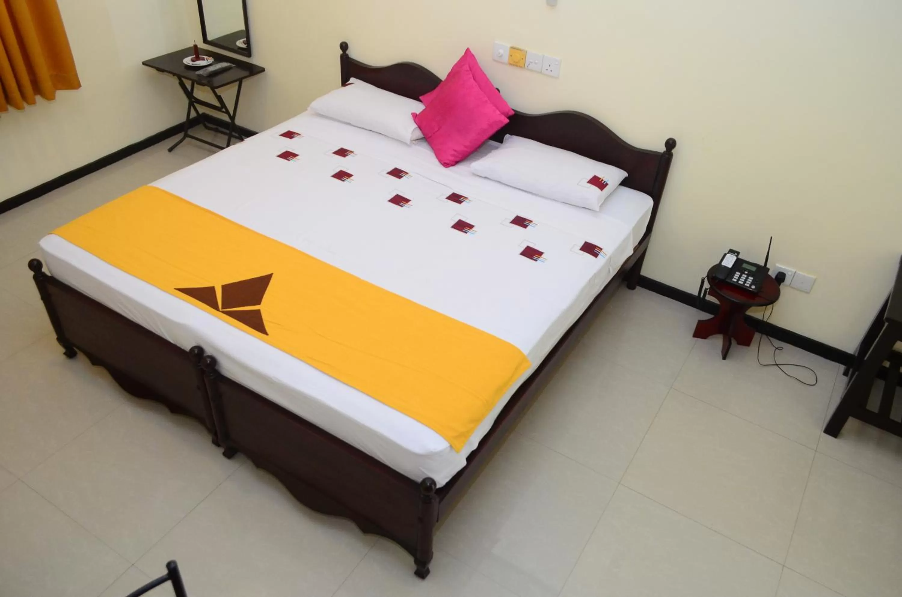 Photo of the whole room, Bed in Jayasinghe Holiday Resort