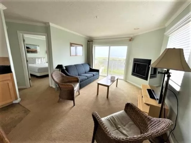 Oceanfront Deluxe 2 Bedroom Suite in Inn at the Shore