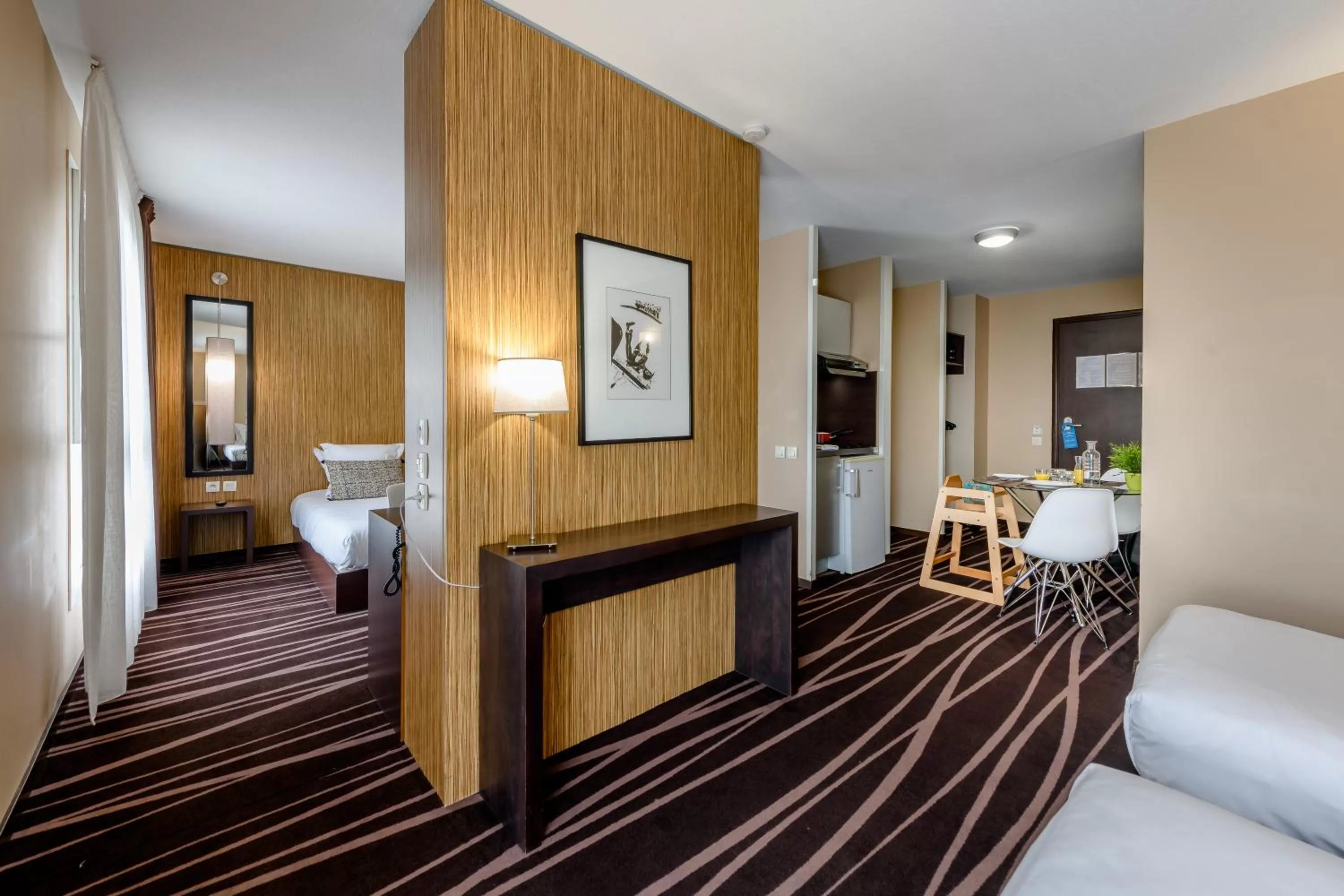 Living room, Bed in Comfort Aparthotel Bordeaux Begles Arena
