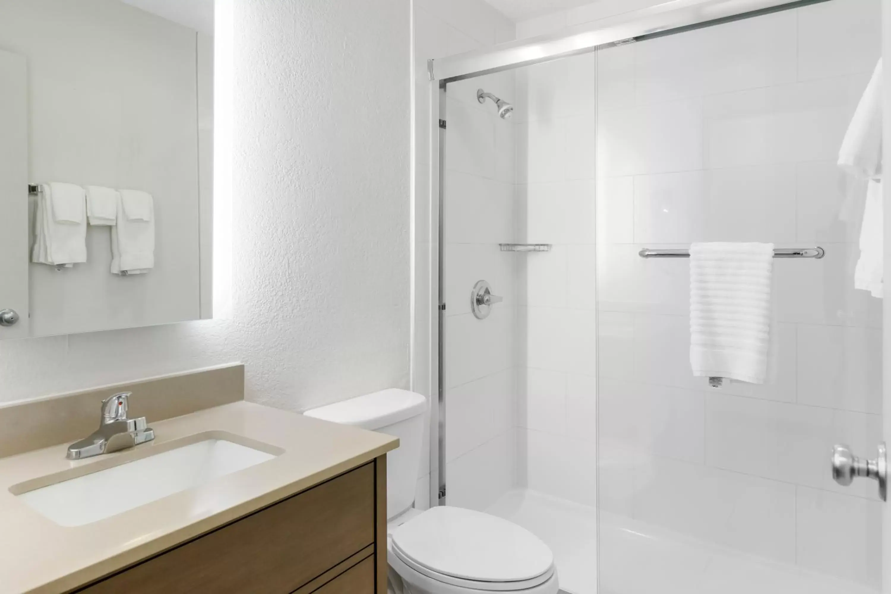 Standard King Room - Non Smoking in Comfort Inn Detroit - Troy Standard King Room - Non Smoking in Comfort Inn Detroit - Troy