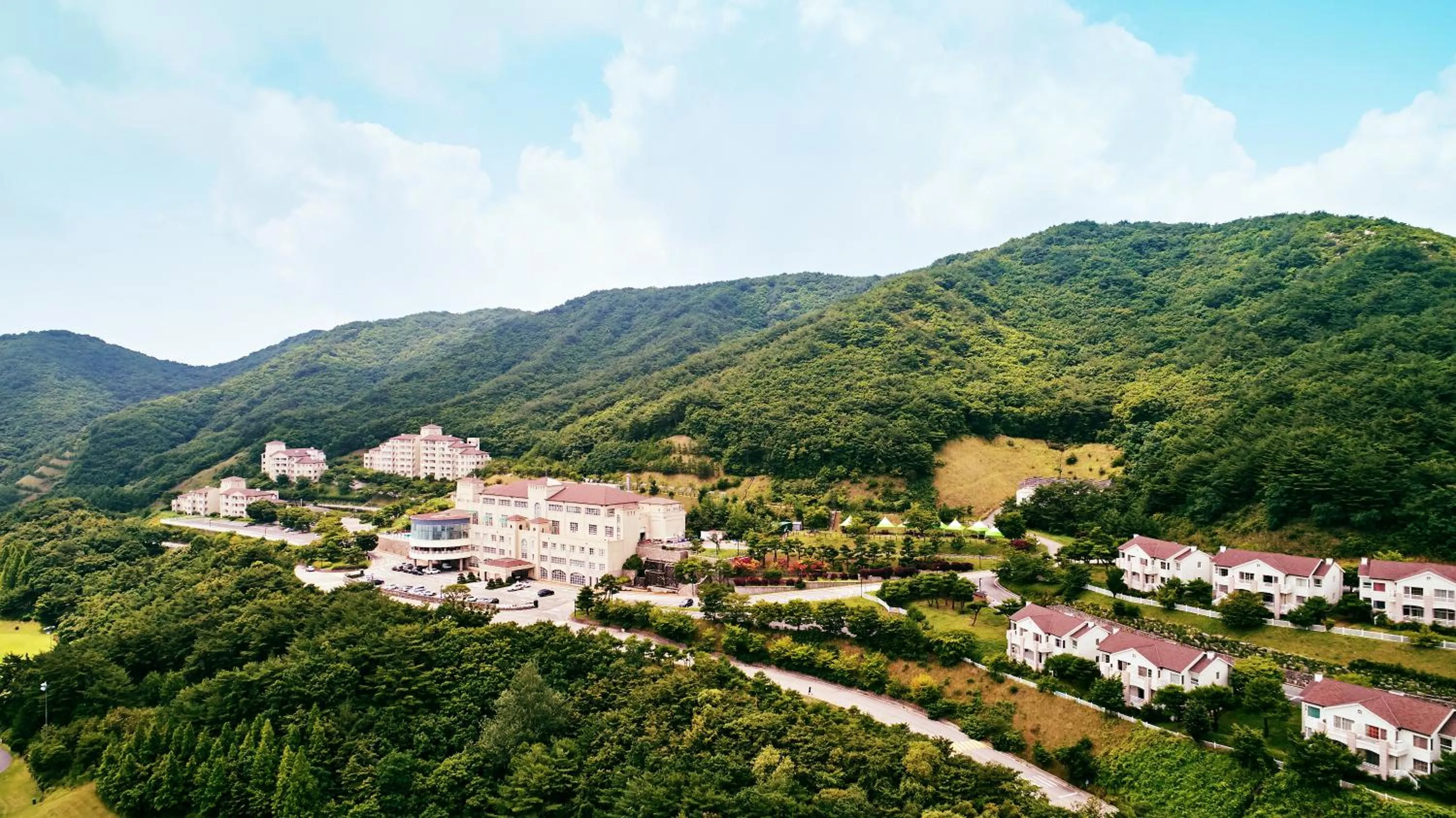 Facade/entrance in Gyeongju Mauna Ocean Resort