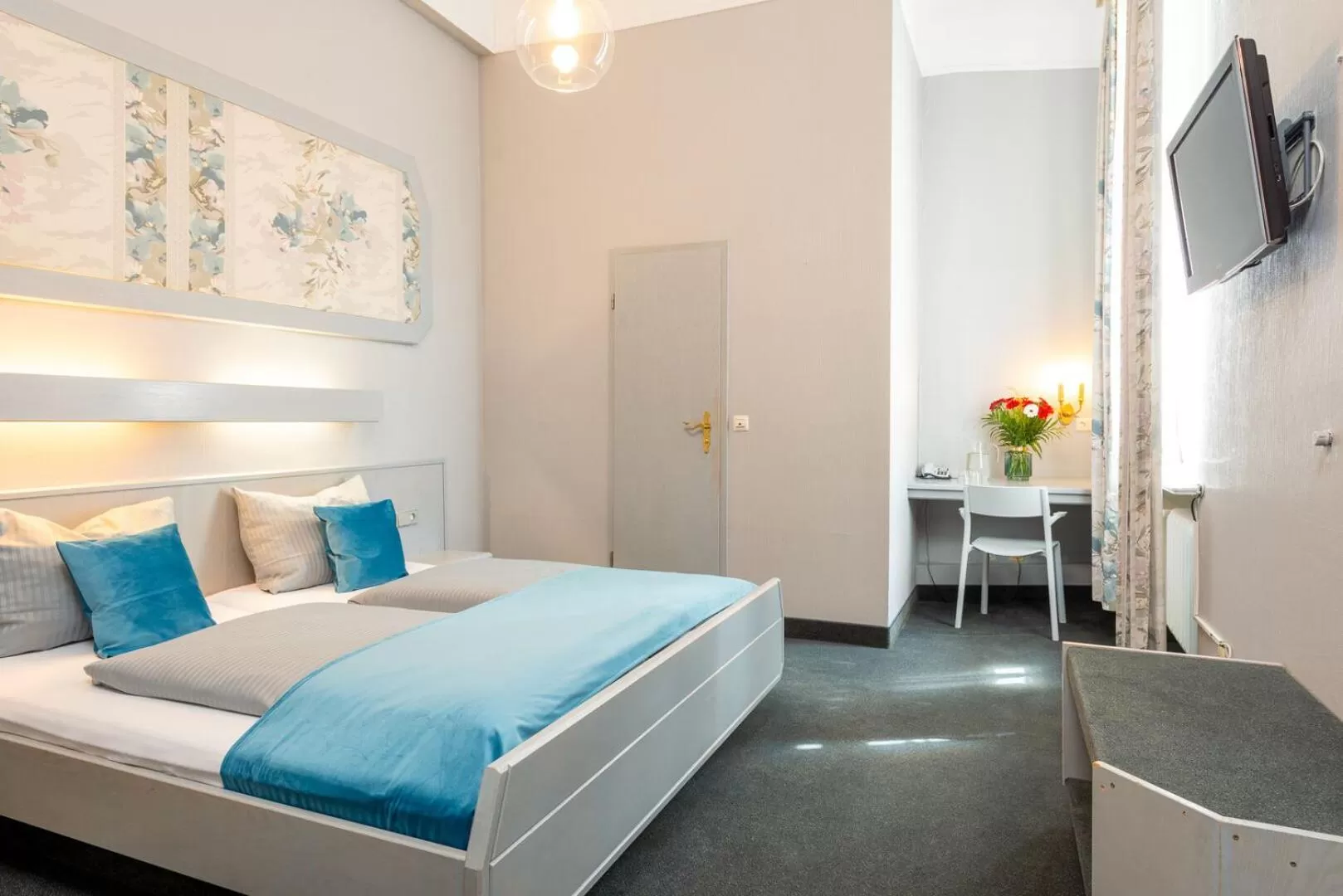 Photo of the whole room, Bed in W22 Hotel am Kurfürstendamm