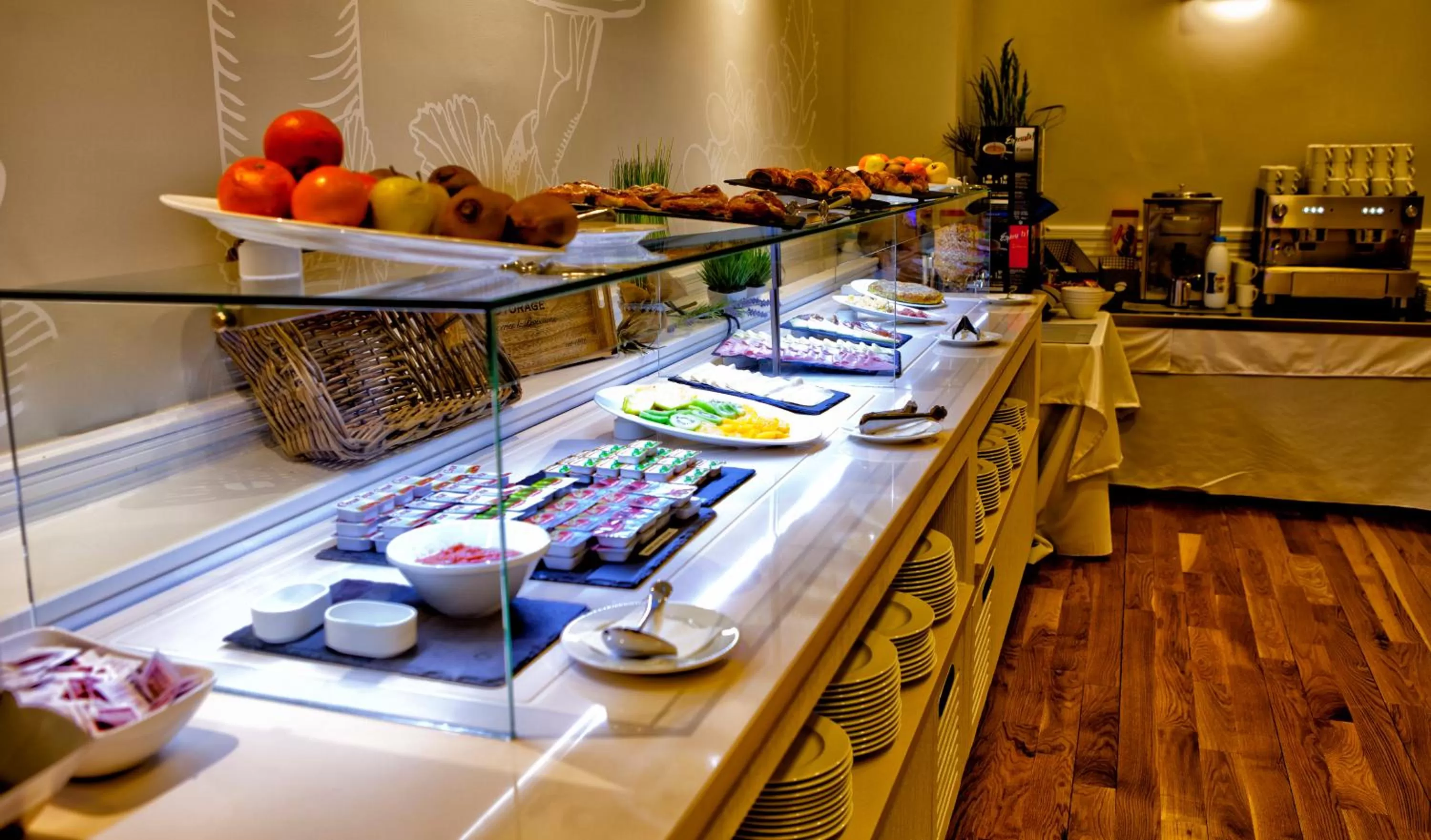Buffet breakfast in Hotel Parque Real