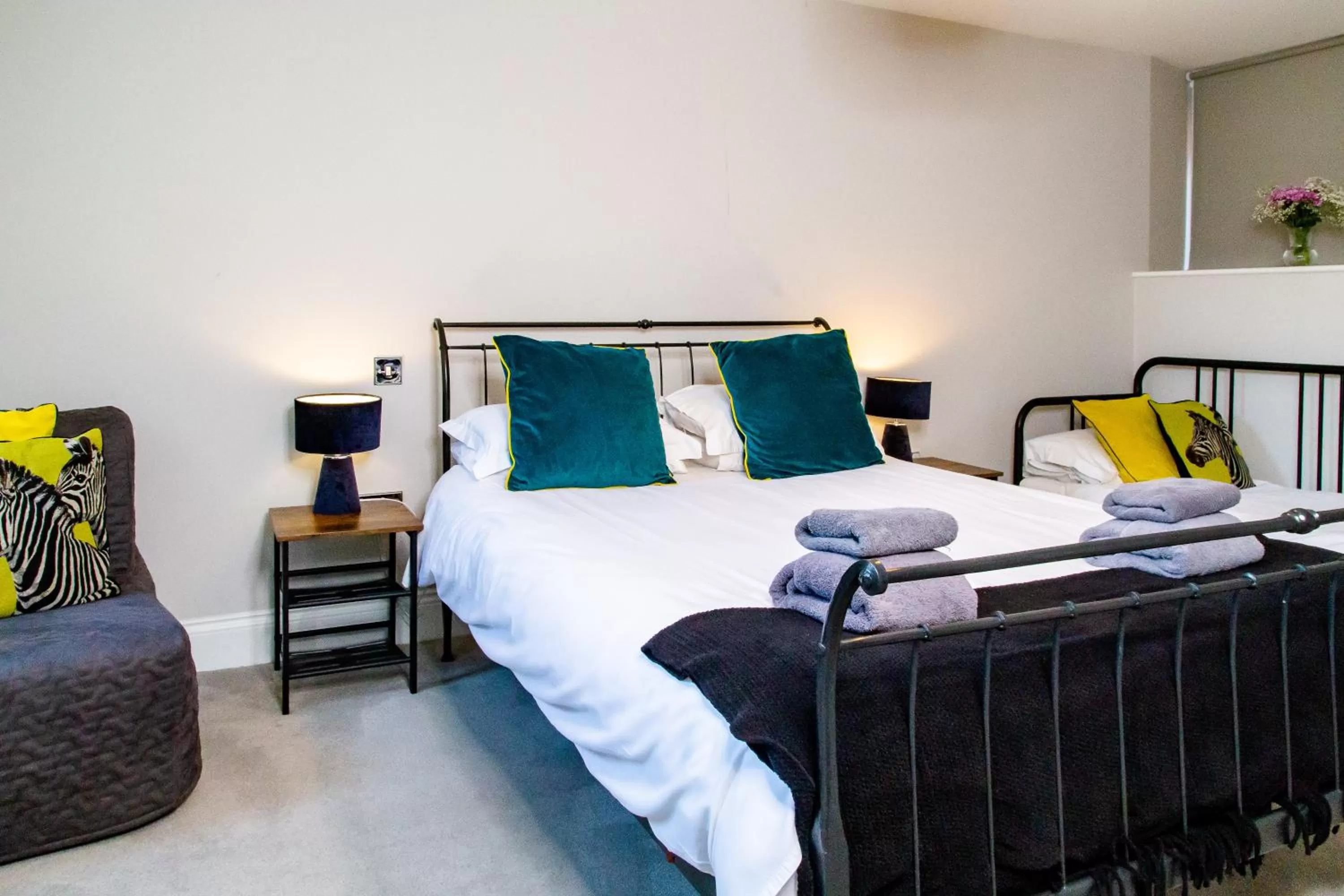 Seating area, Bed in Goodramgate Apartments